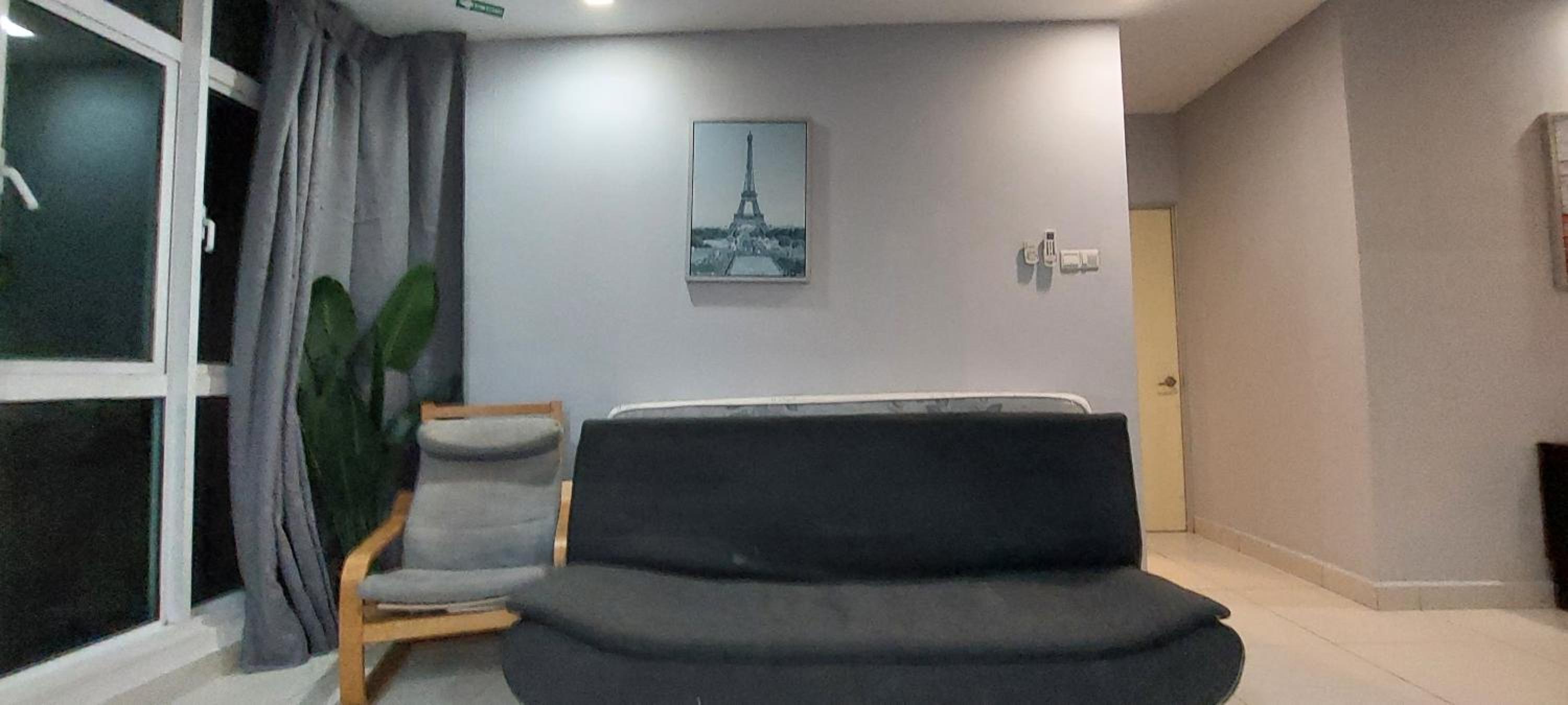 Lamandaz Homestay at Central Residence SG Besi Near MRT and TBS with 2 bedrooms