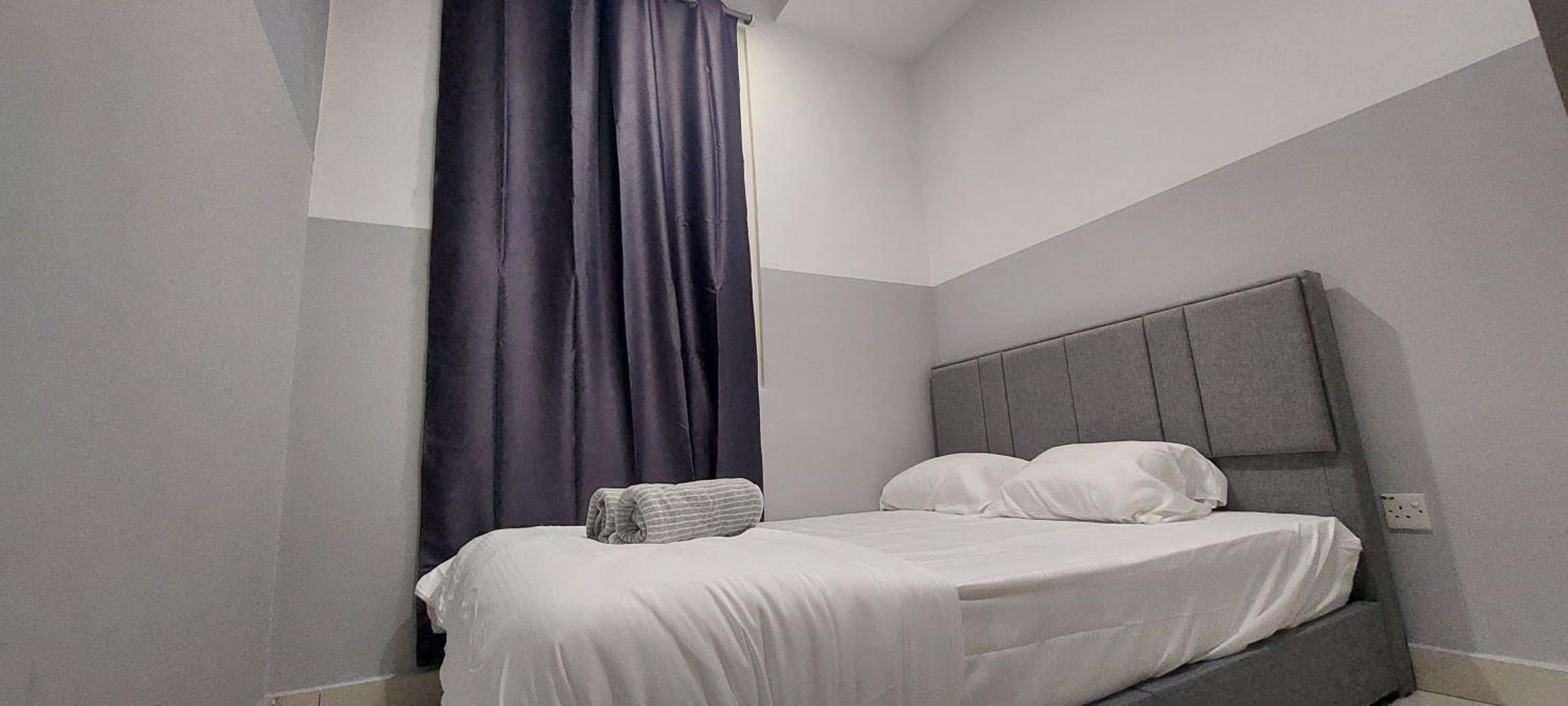 Lamandaz Homestay at Central Residence SG Besi Near MRT and TBS with 2 bedrooms