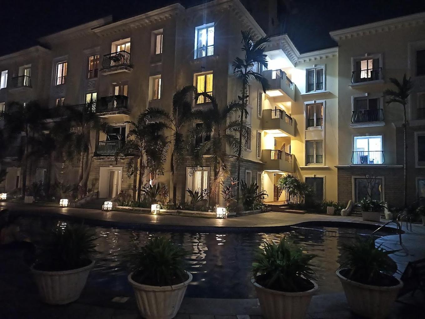 Ronnie's Studio Apartment view 5