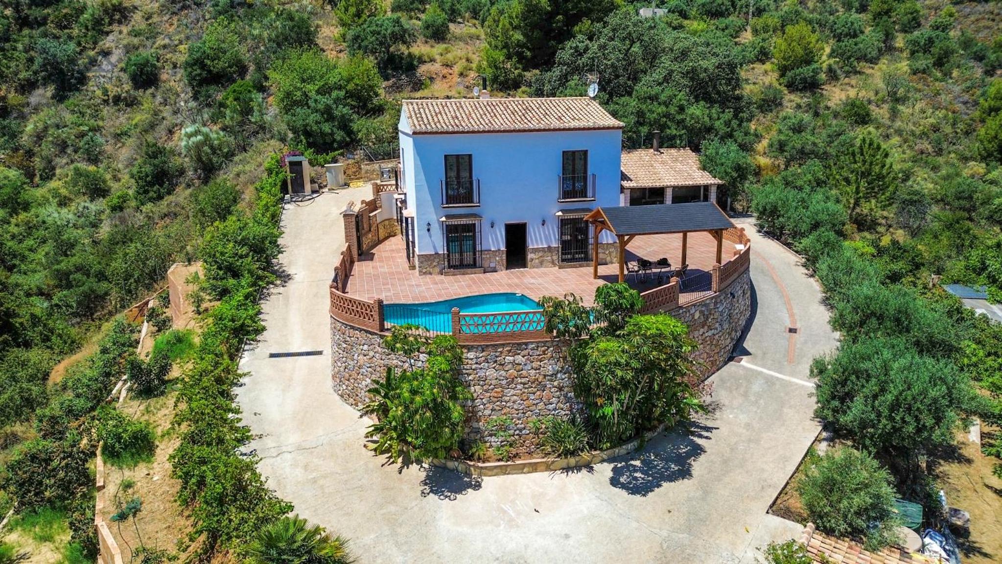 Villa Relax and Pool El Moral view 3