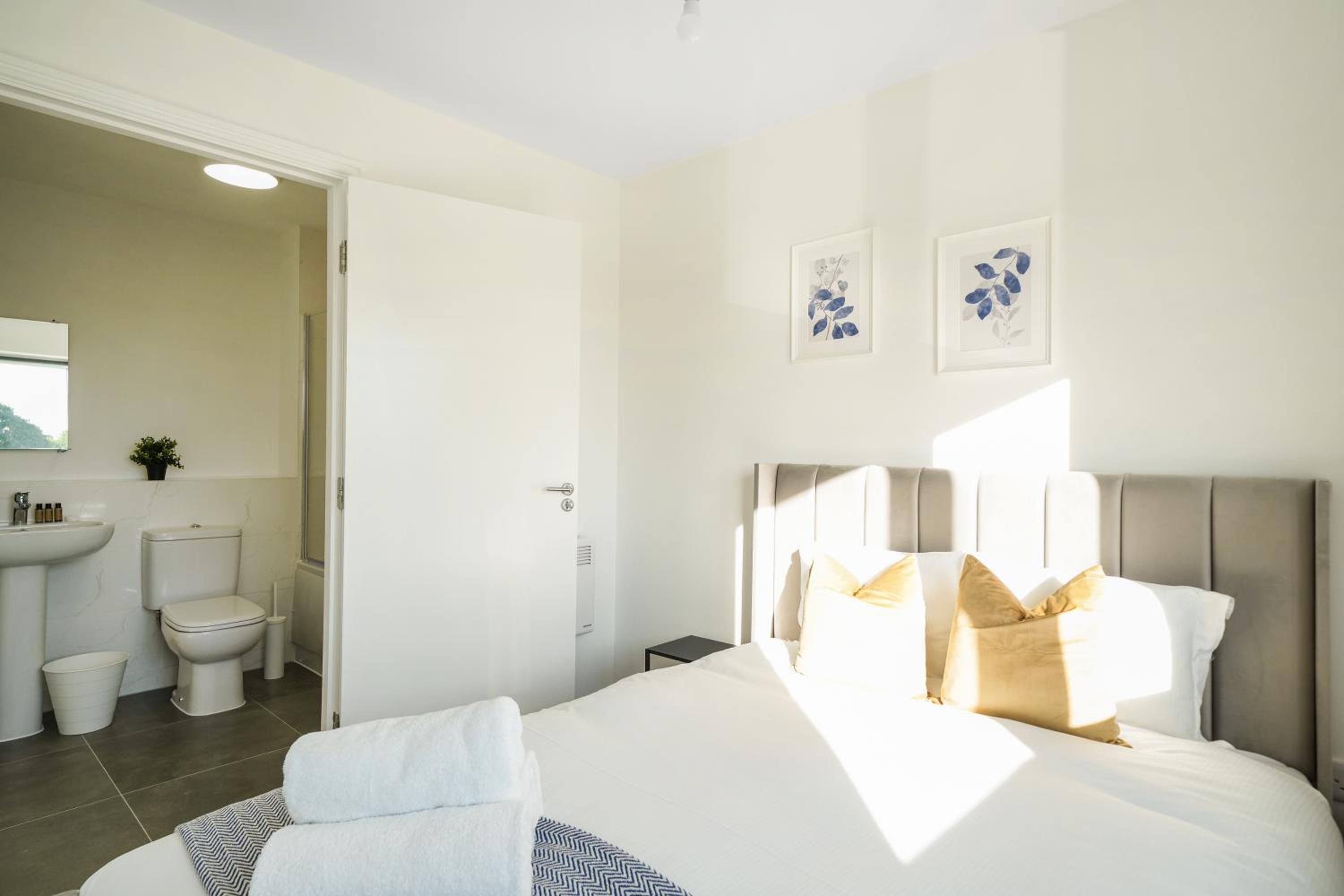 Brand New 2 and 1 Bed Luton Apartments view 2