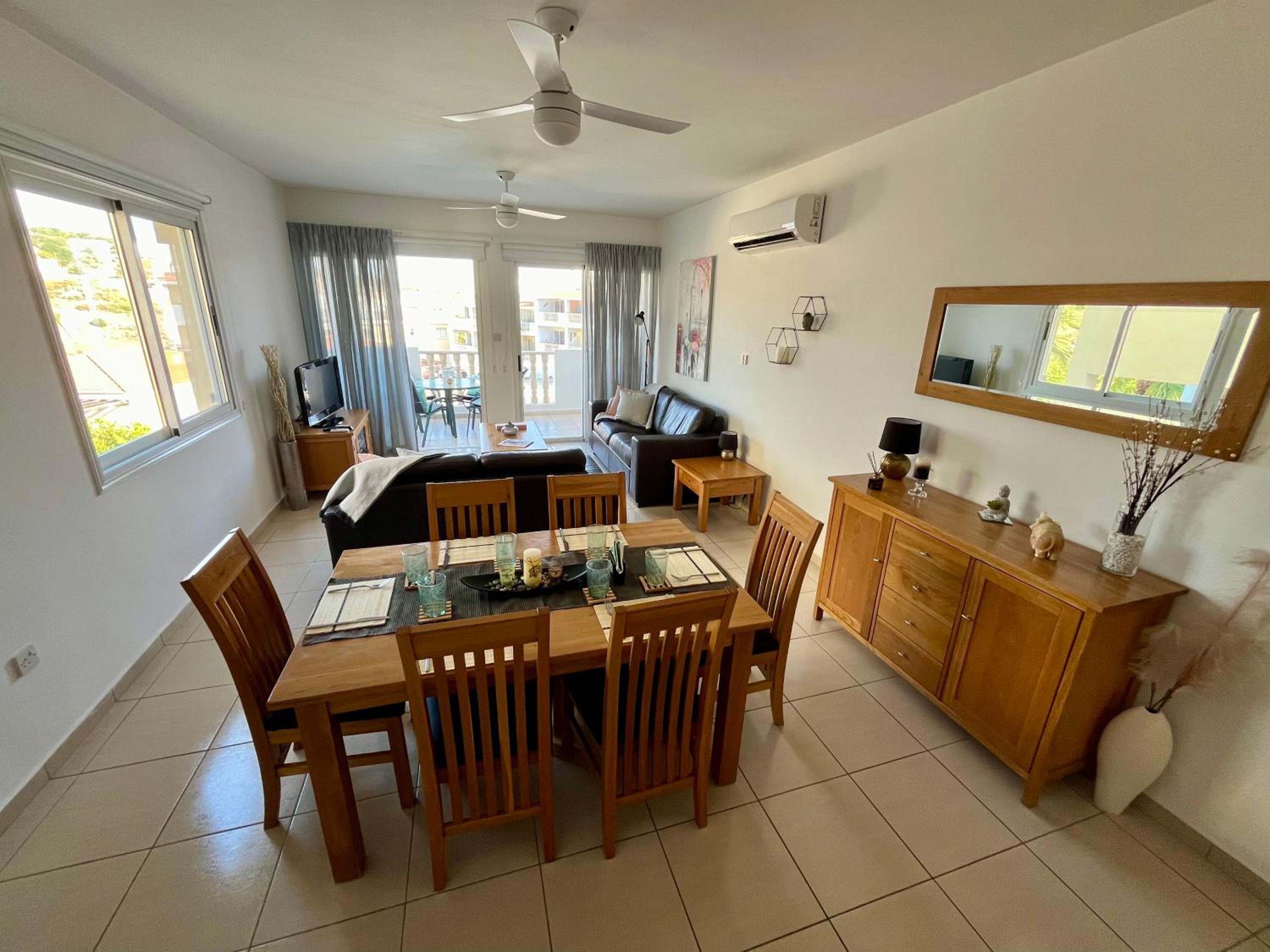 Beautiful 2 Bed Apartment in Peyia Valley, Paphos