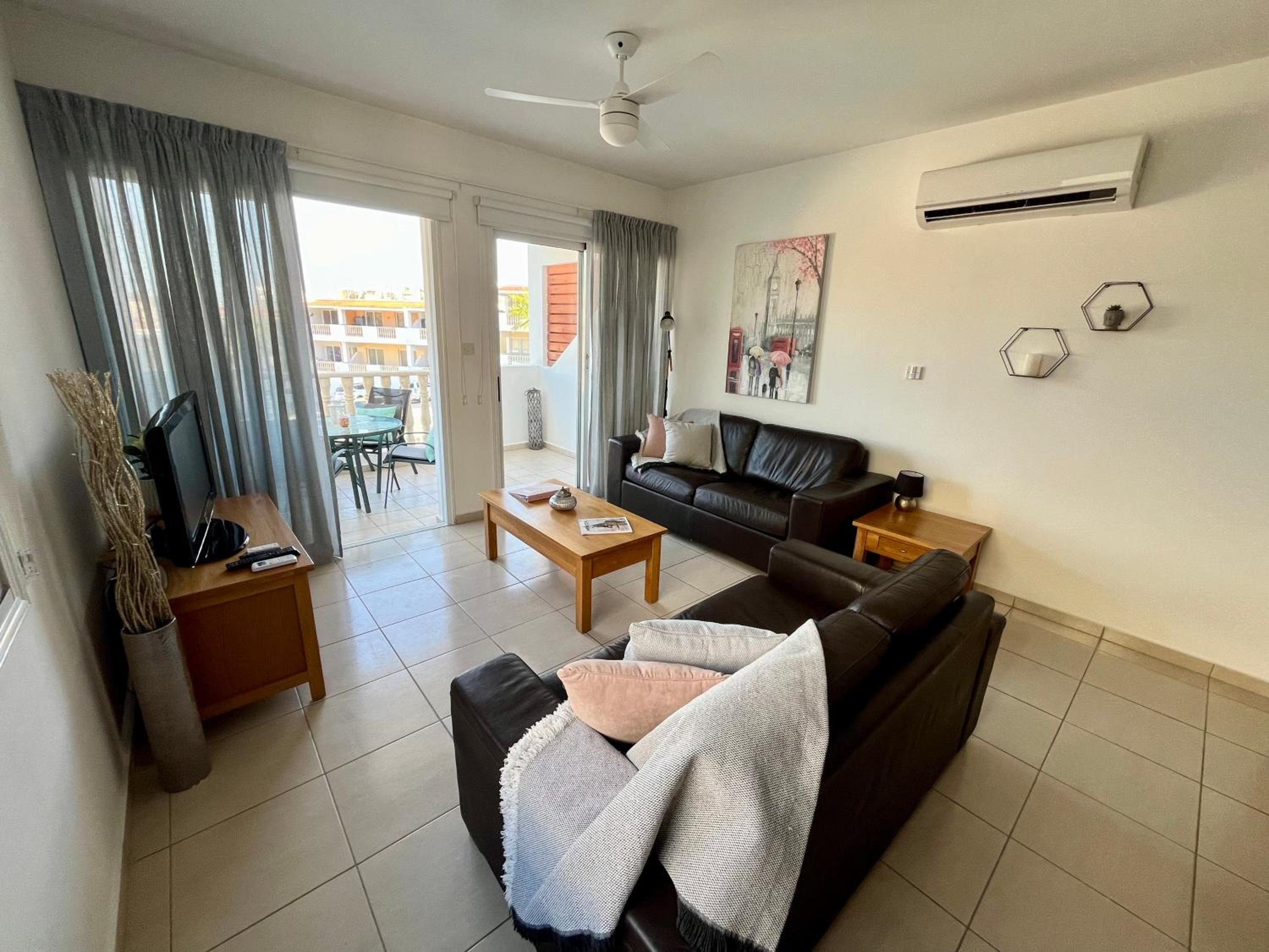 Beautiful 2 Bed Apartment in Peyia Valley, Paphos