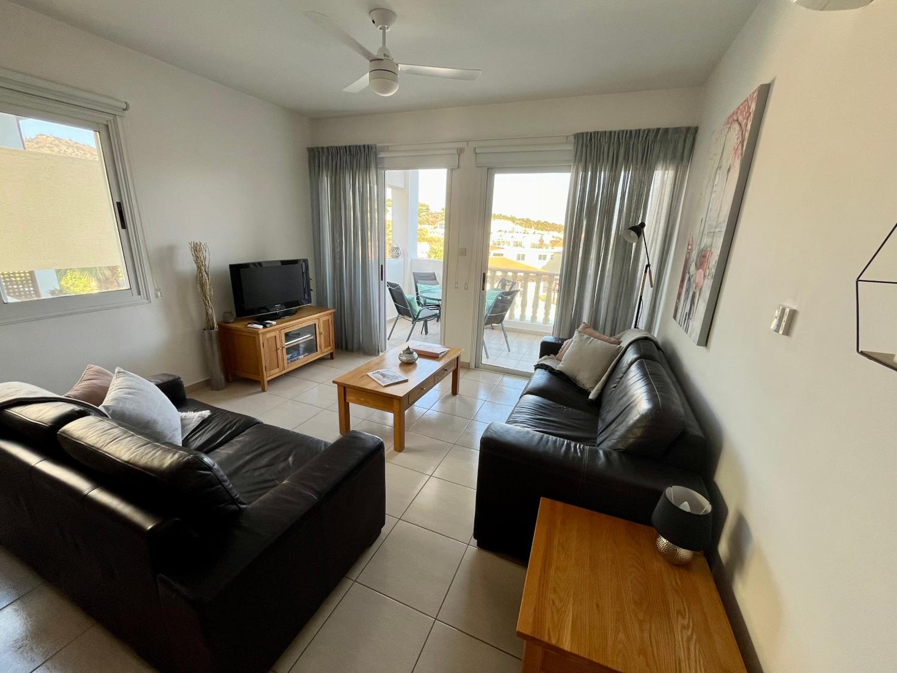 Beautiful 2 Bed Apartment in Peyia Valley, Paphos