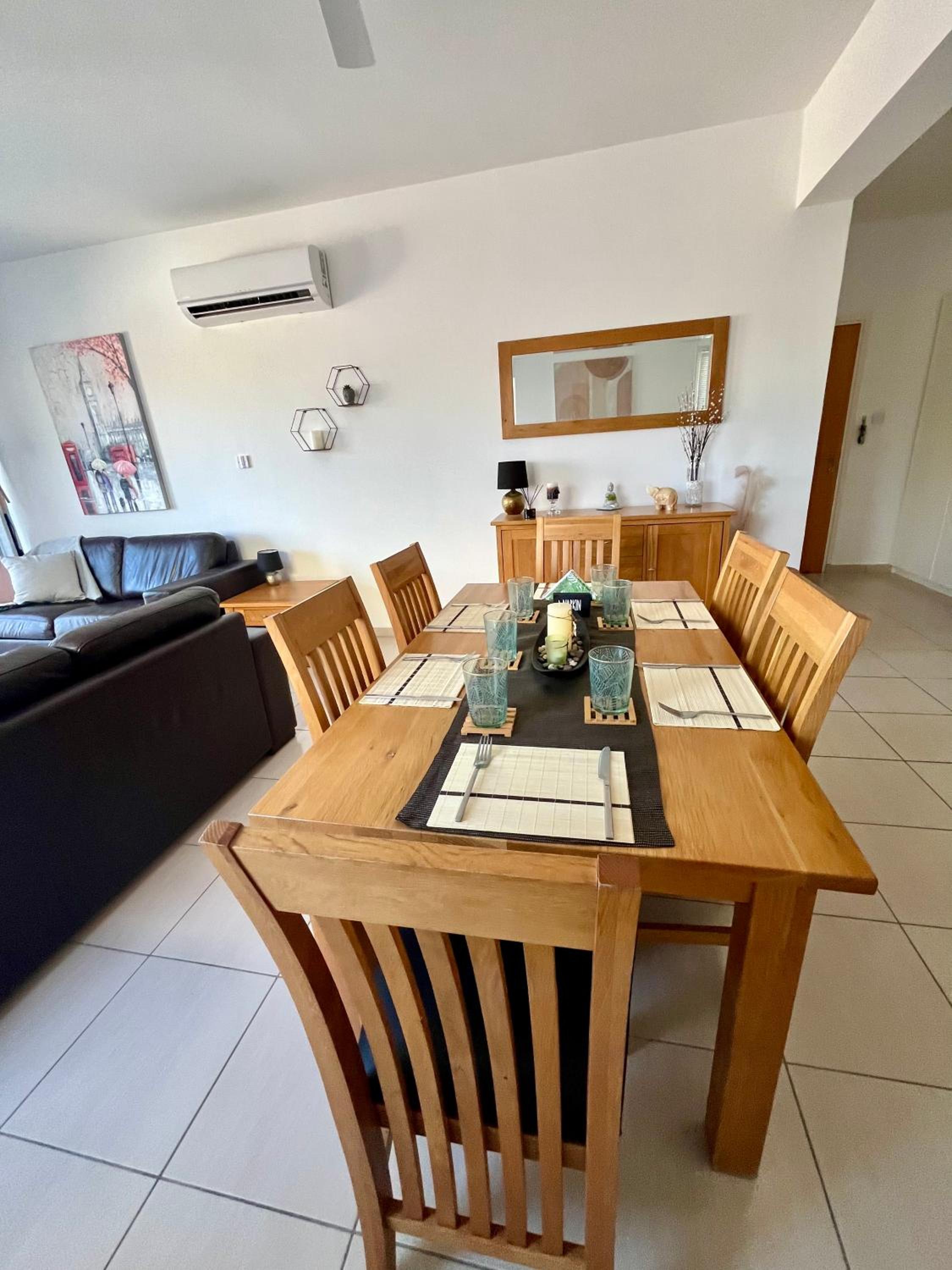 Beautiful 2 Bed Apartment in Peyia Valley, Paphos
