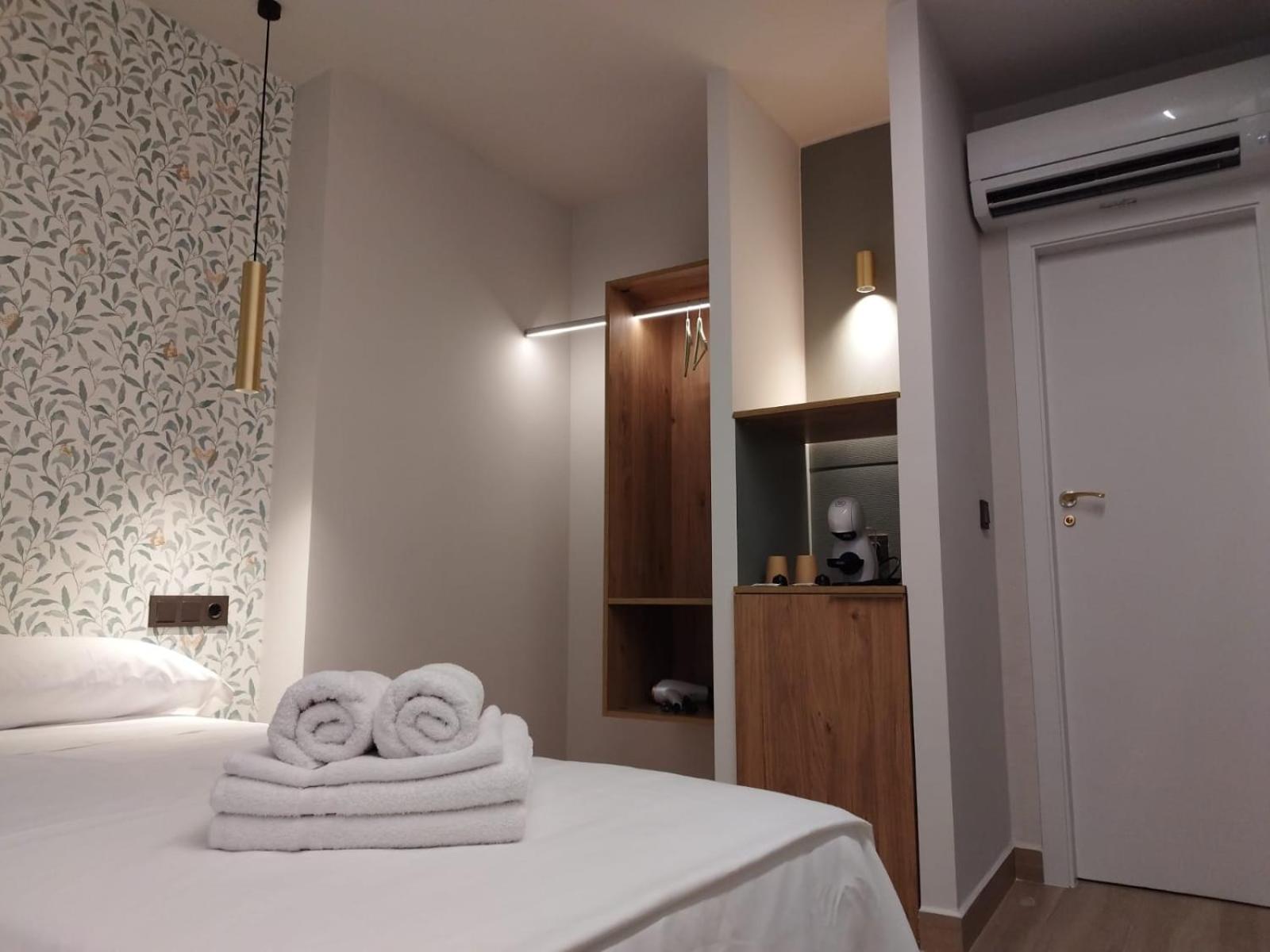 Plaza Rooms