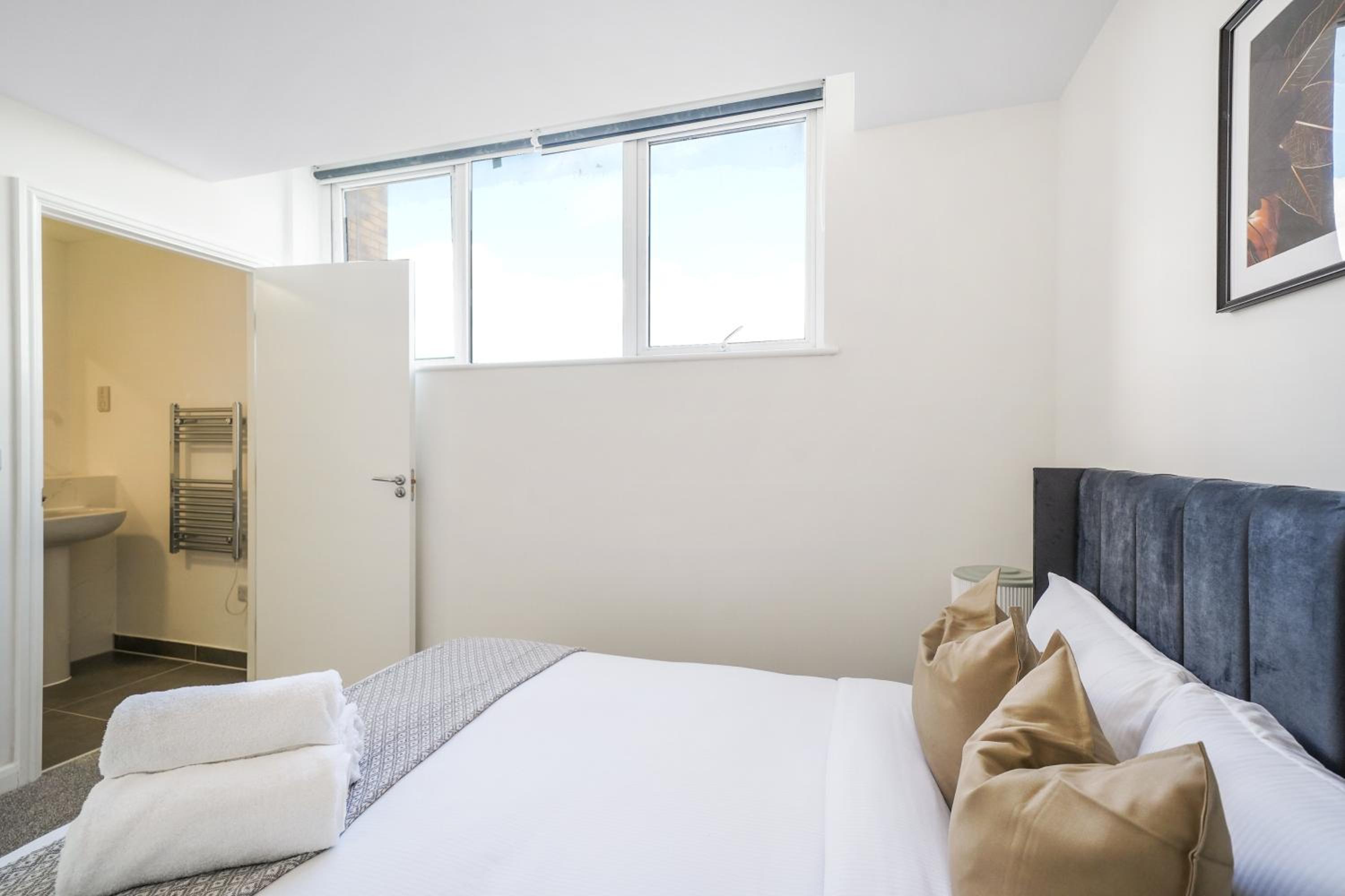 Brand New 2 and 1 Bed Luton Apartments view 5