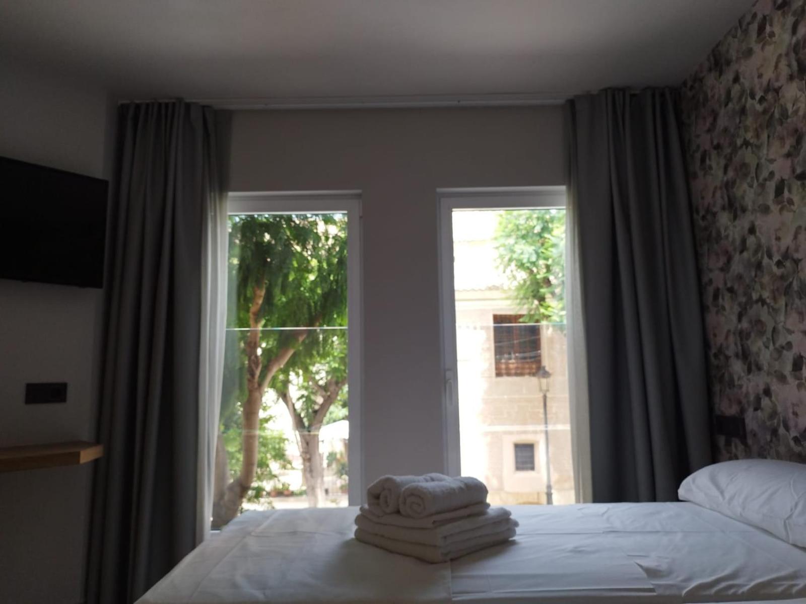 Plaza Rooms