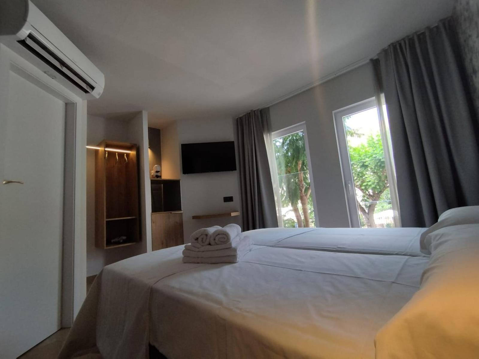 Plaza Rooms