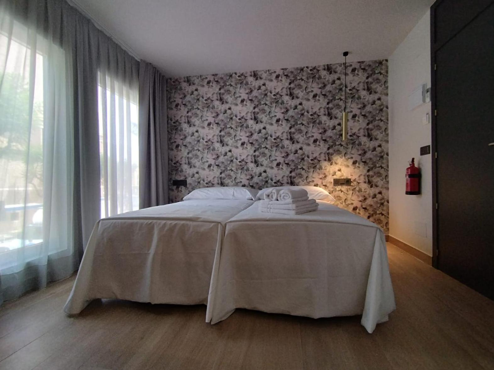 Plaza Rooms