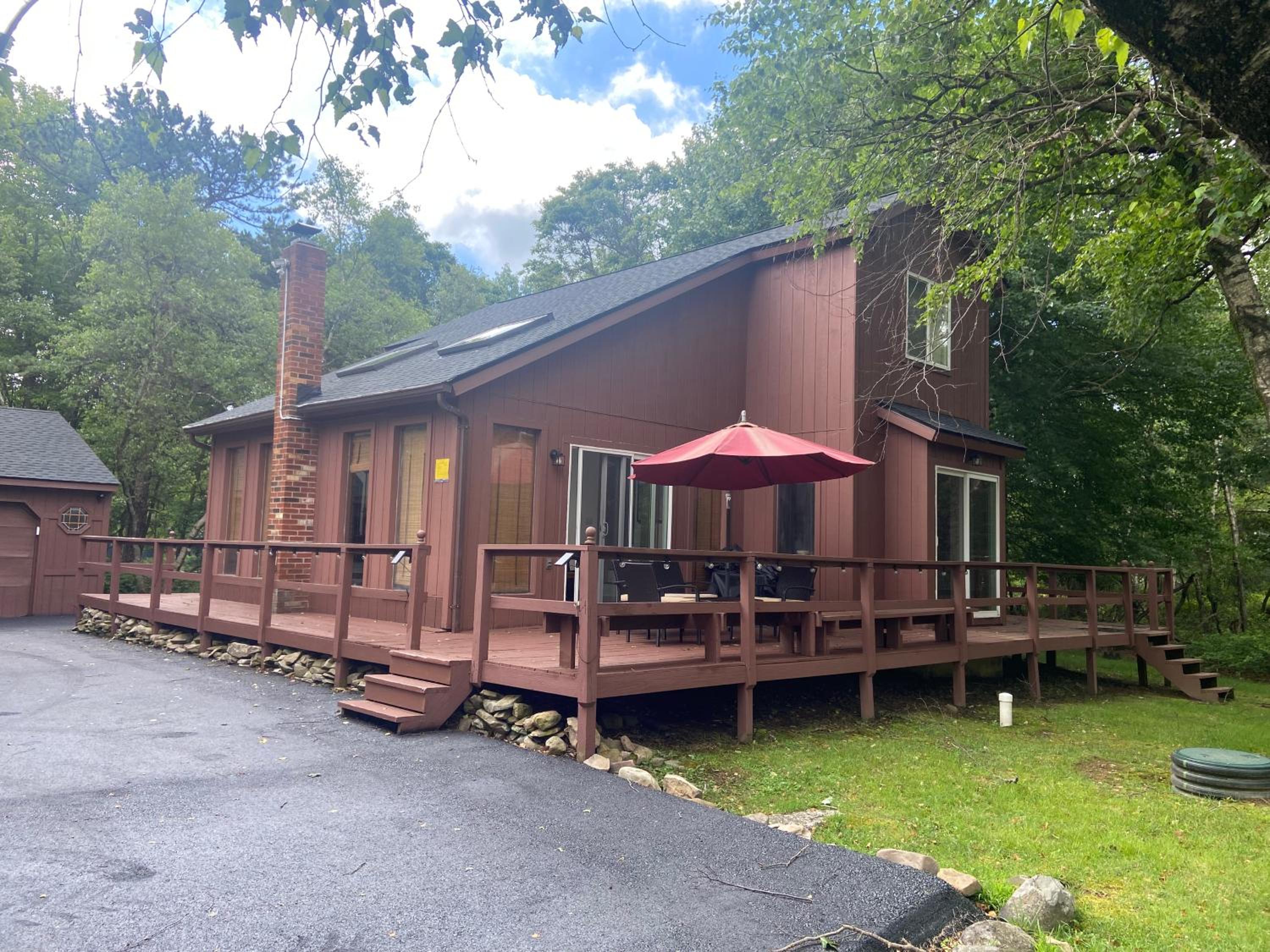 Ash Cottage in Poconos near Camelback & Kalahari view 3