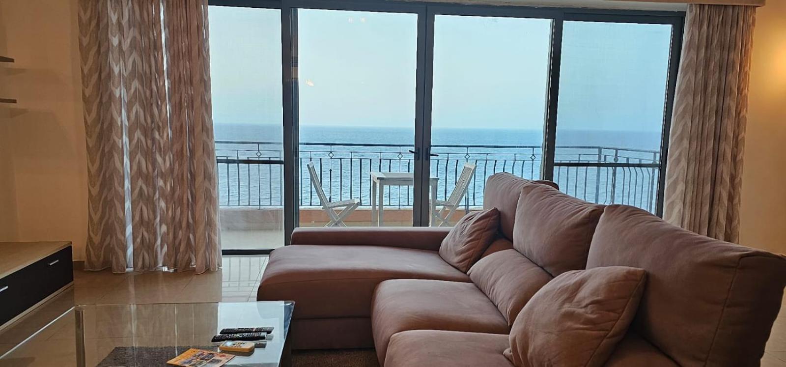 Seaview 3 bedrooms in Balluta Beach view 4