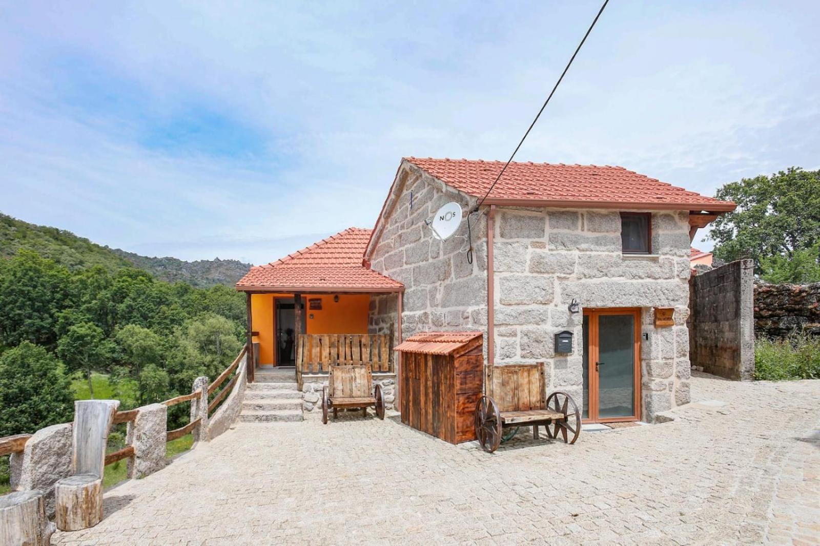 Casas Vale do Laboreiro view 2