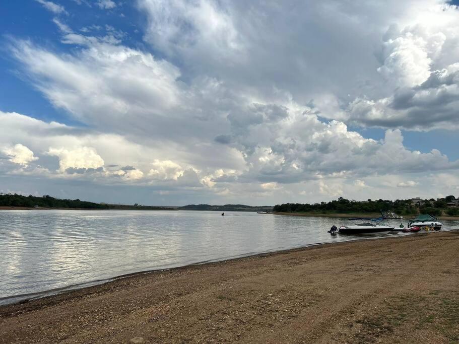Rancho Sossego - Casa a 100m do Lago Corumbá IV