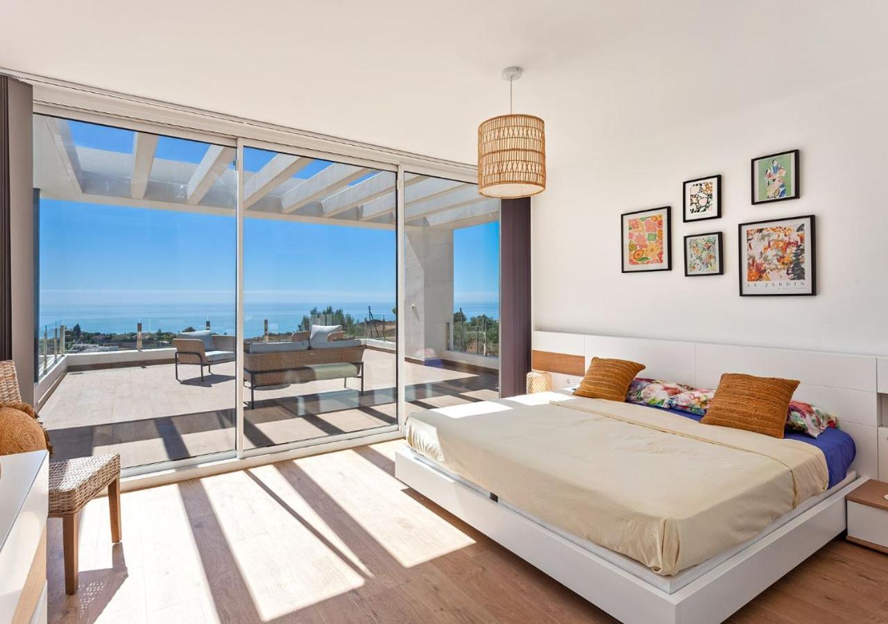 Villa BuenaVista Hills - Sea View - Infinity Pool - Parking - Grill