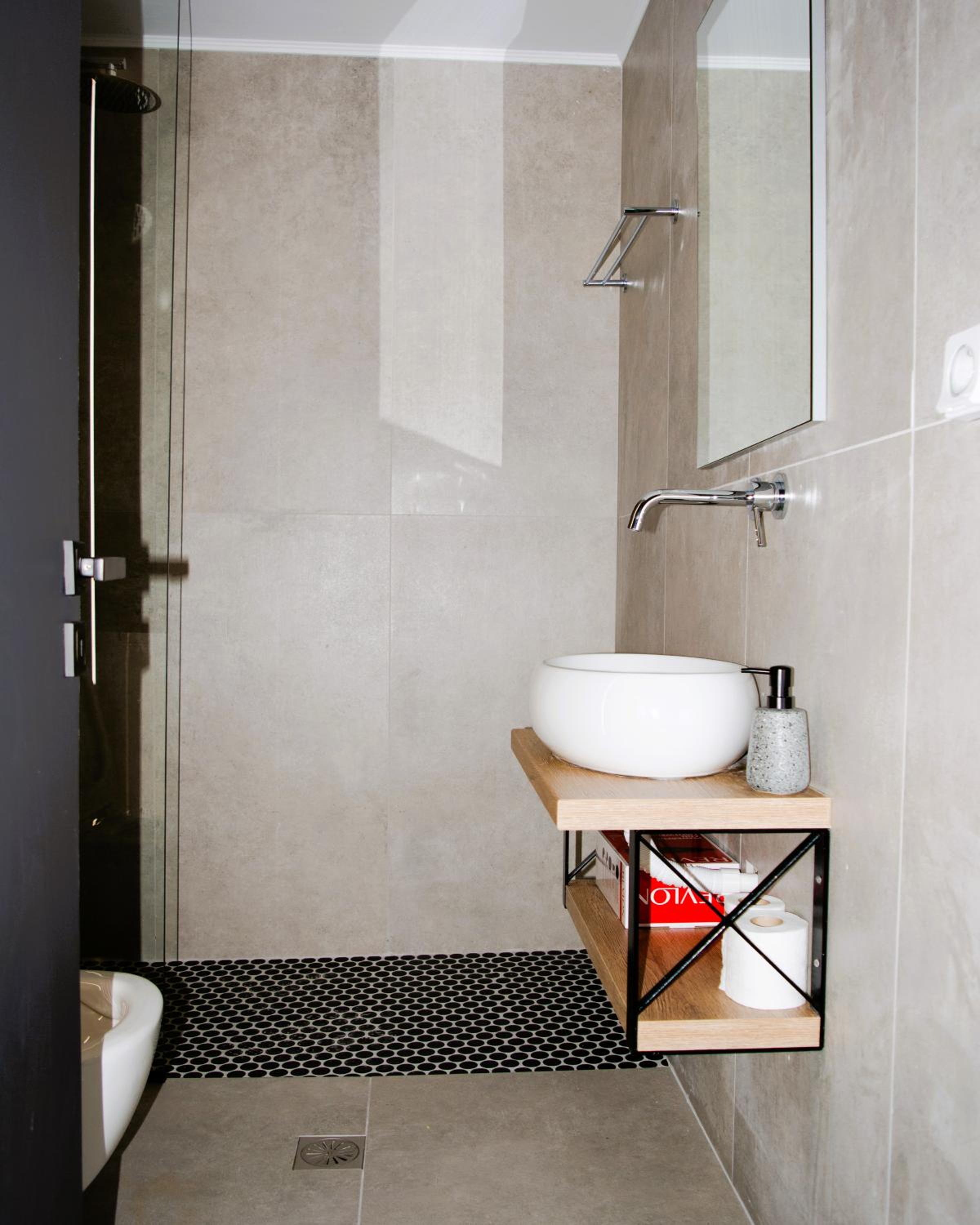 Uni Island - Metropolis Suites view 4
