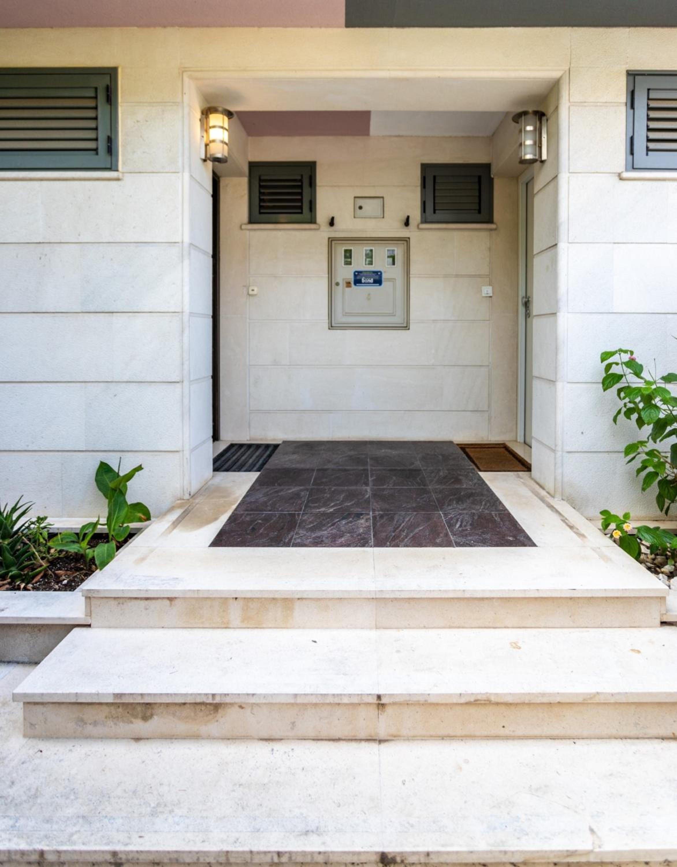 Villa Violeta with the sea view, 3 min walk to the beach
