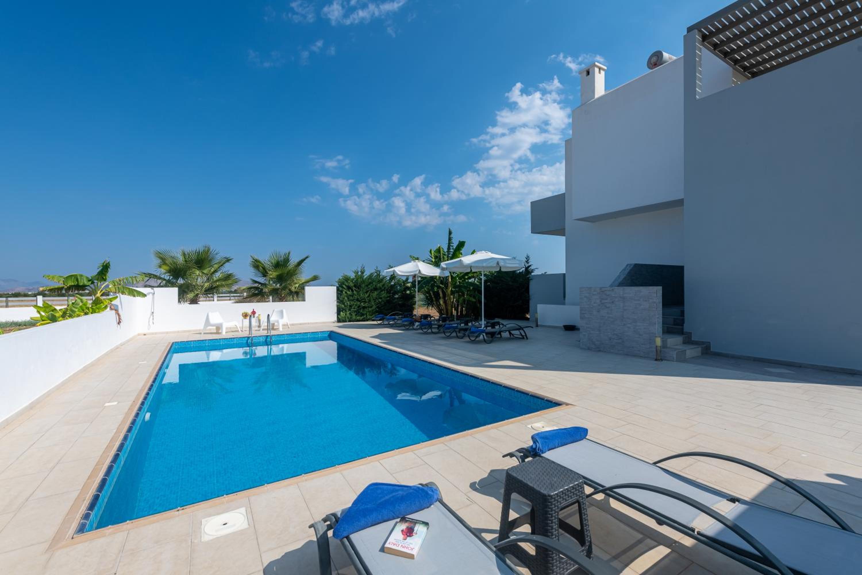Lilu Villa 2 with Private Pool and Seaview