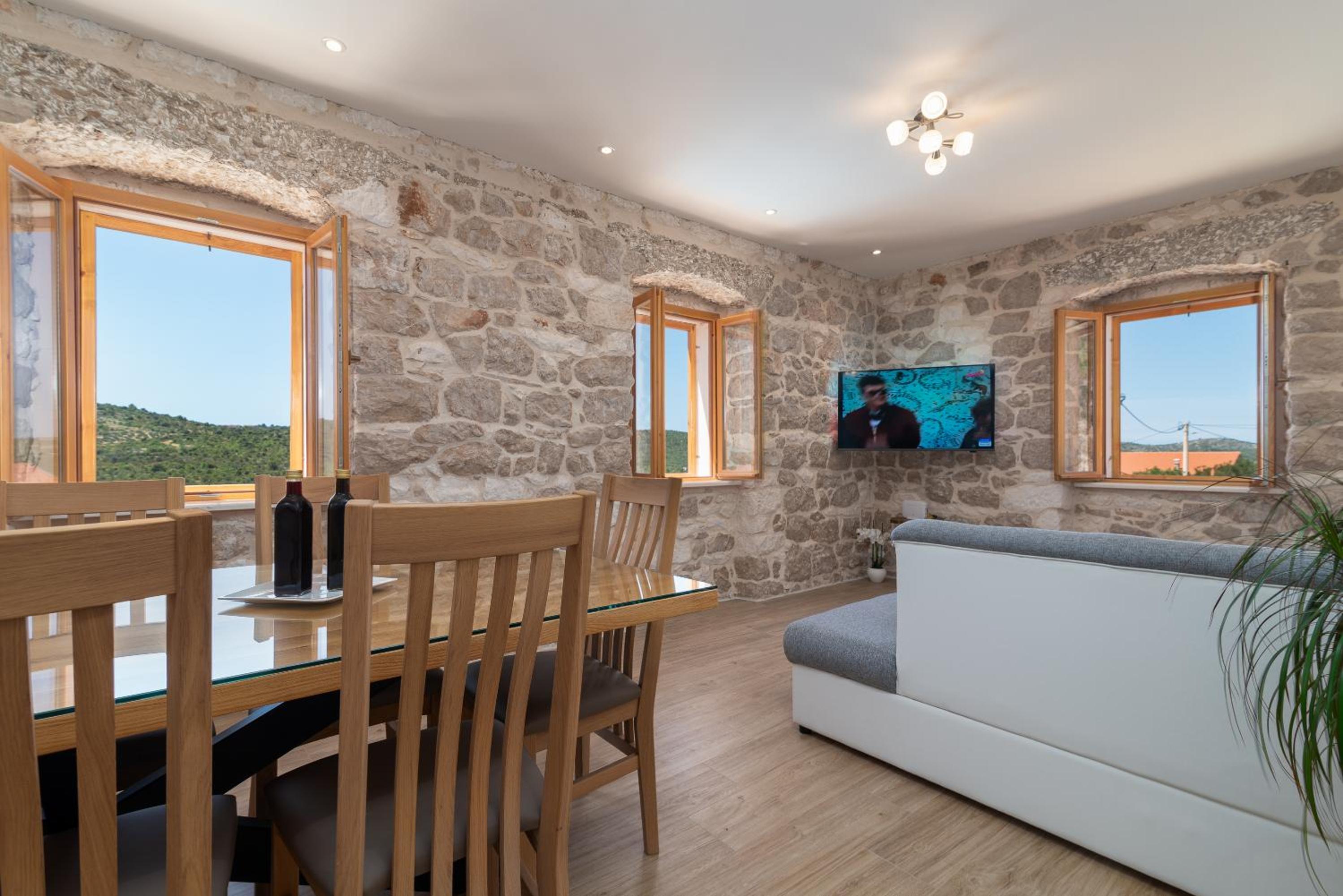 Stone house Grgo with heated swimming pool and spa view 3