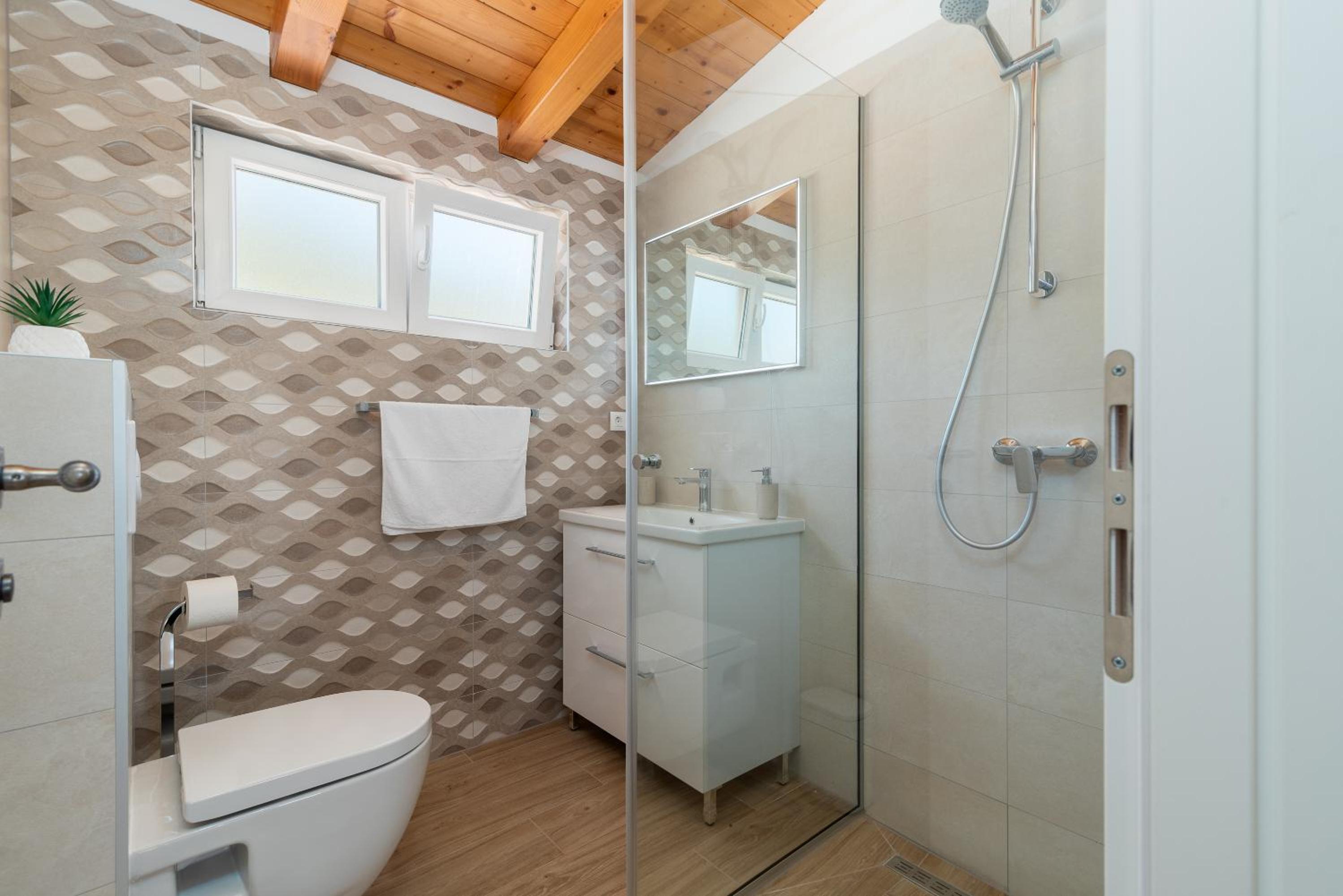 Stone house Grgo with heated swimming pool and spa view 4