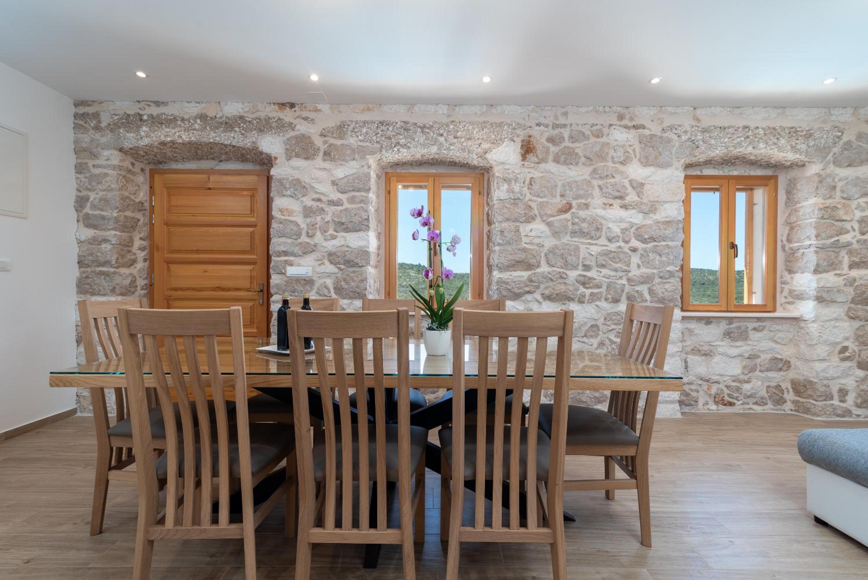 Stone house Grgo with heated swimming pool and spa view 5