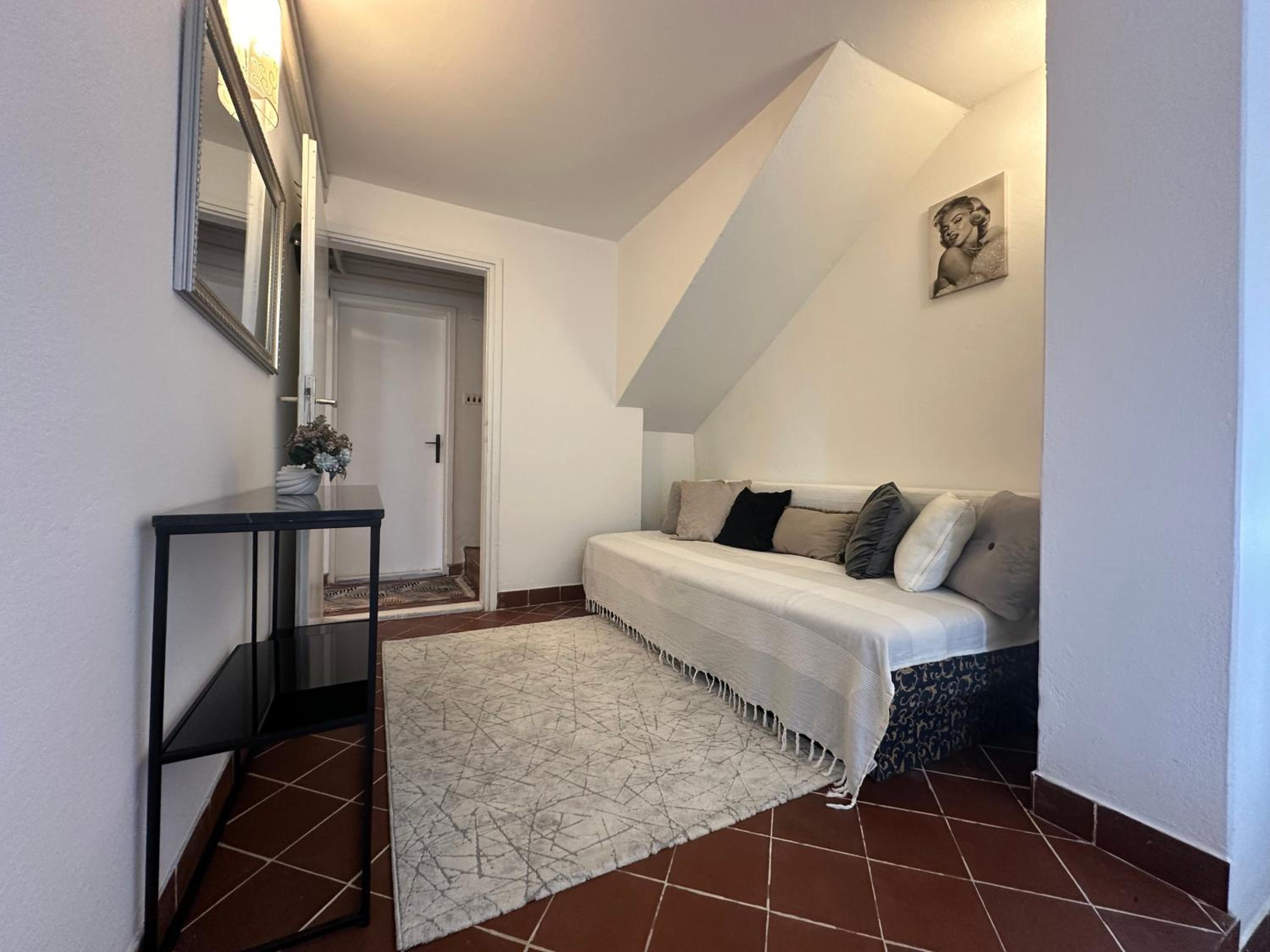 Peaceful yet close to center apartment in Budva view 5