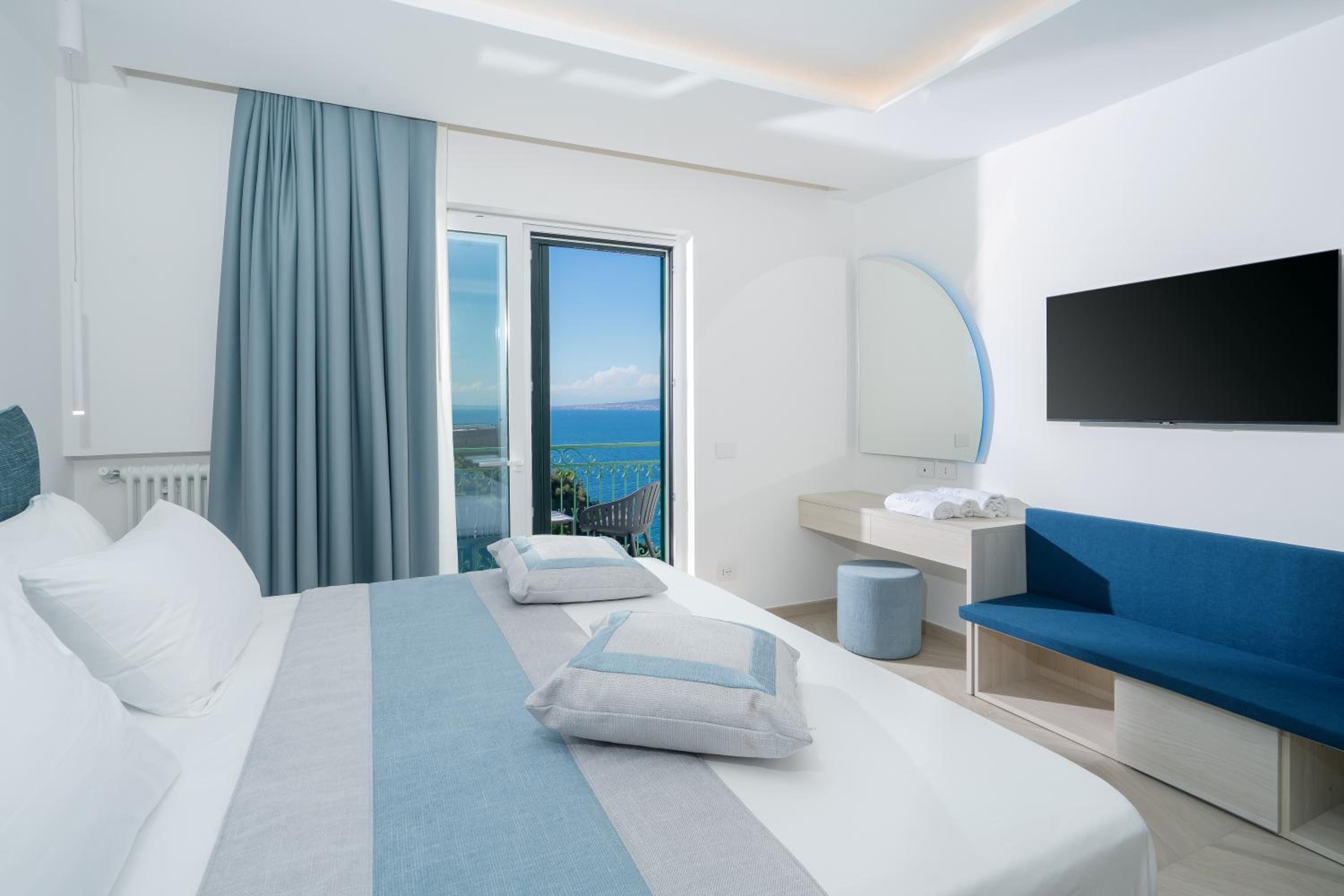 Sea View Deluxe Apartments photo 4