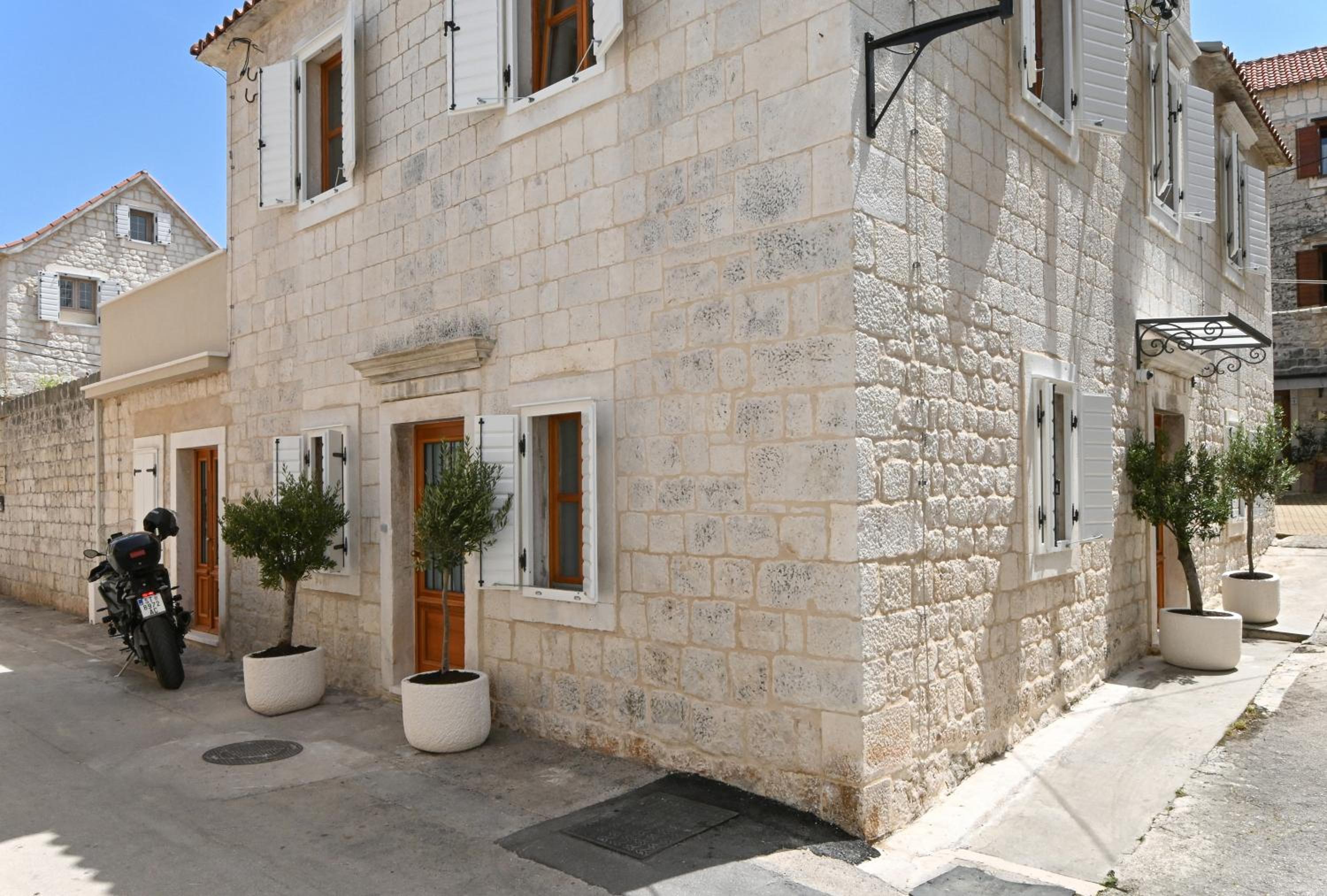 Hotel Milan Luxury Suites - Image 1