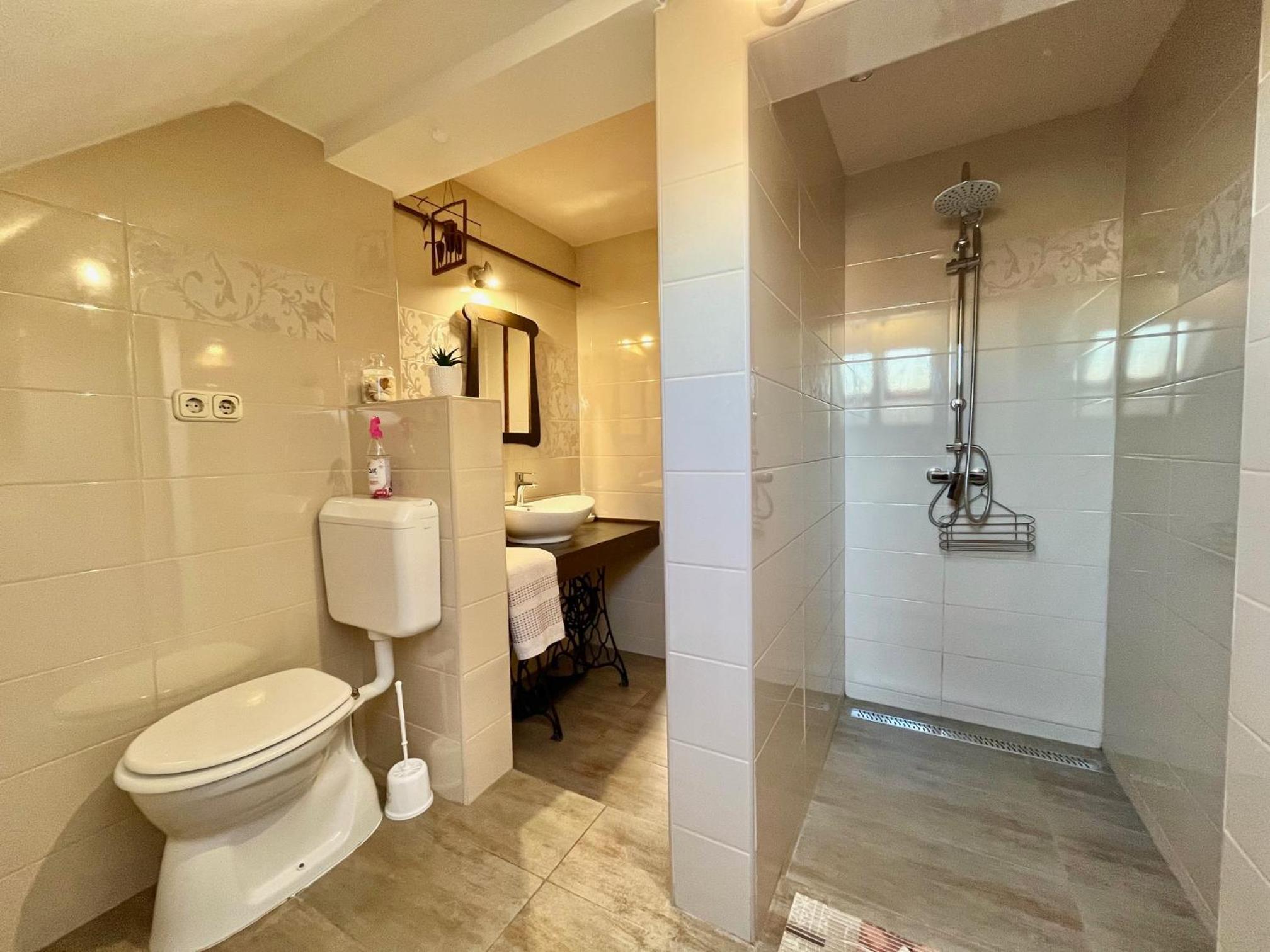 Borbarátok vendègház view 2