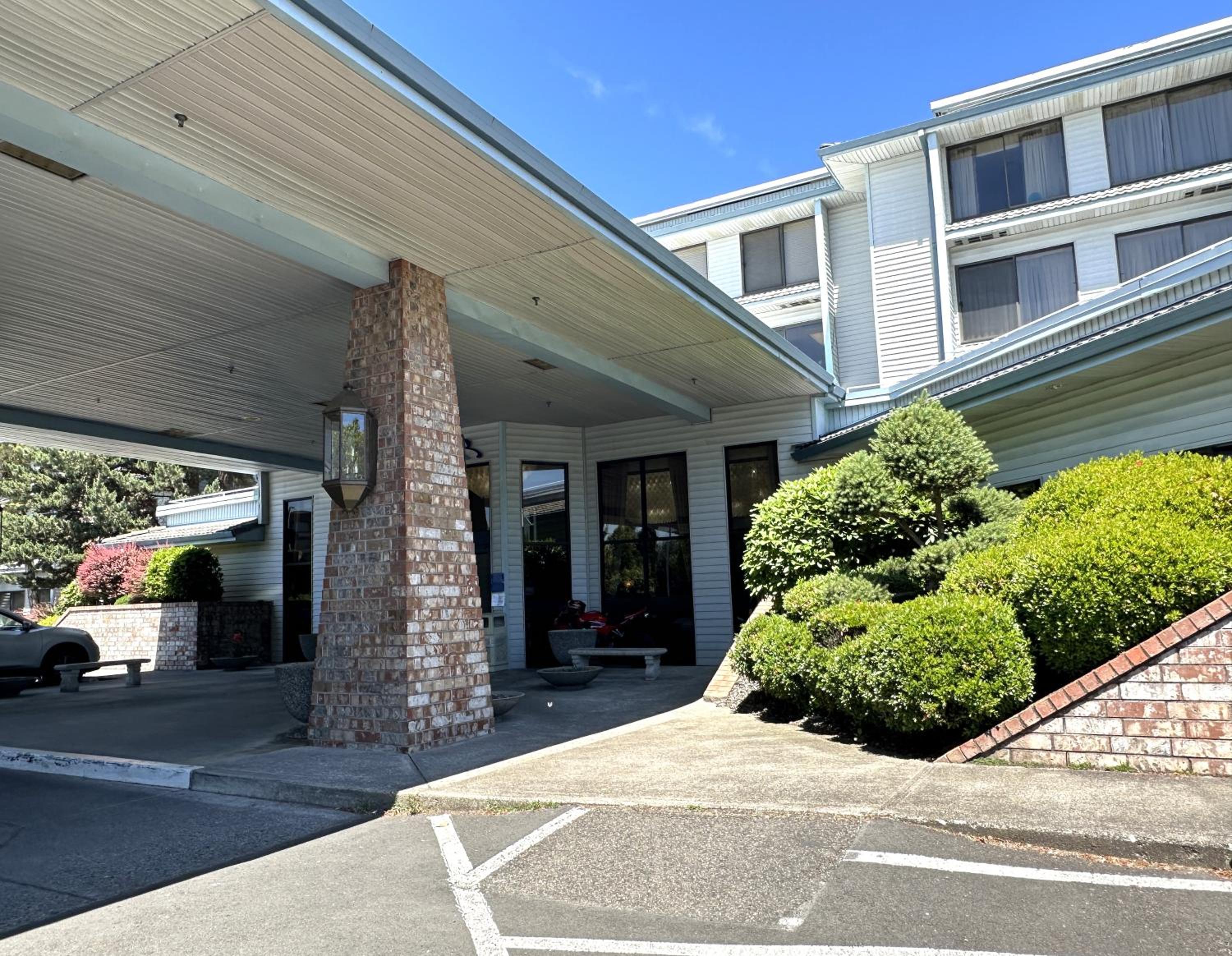 Hotel Sojourn Suites Portland Airport - Image 1