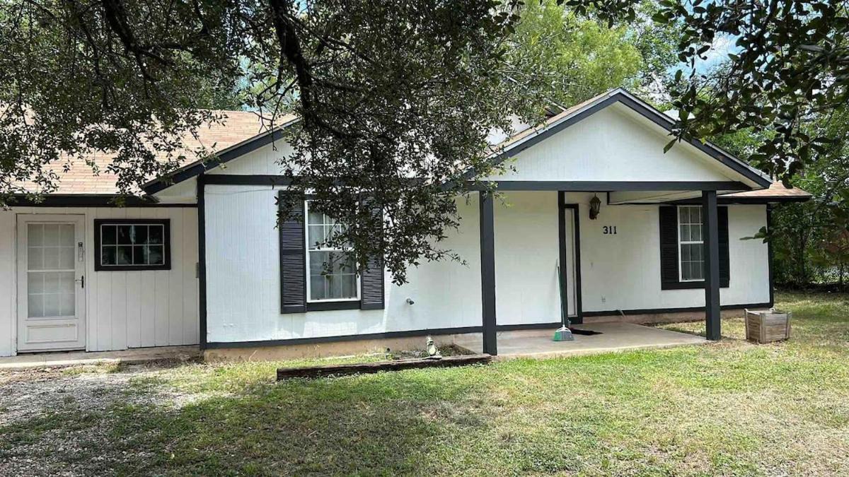 311 Cozy Alamo home near Downtown San Antonio view 2
