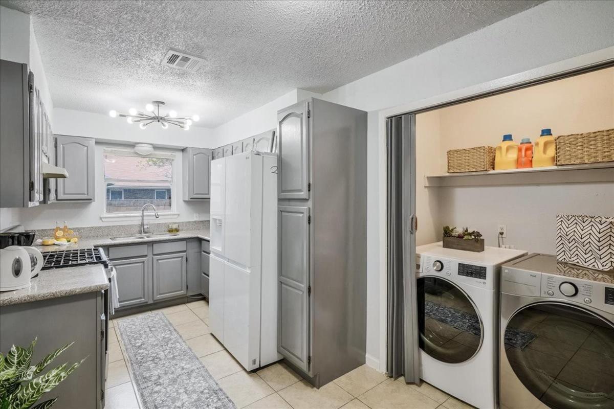 311 Cozy Alamo home near Downtown San Antonio view 3