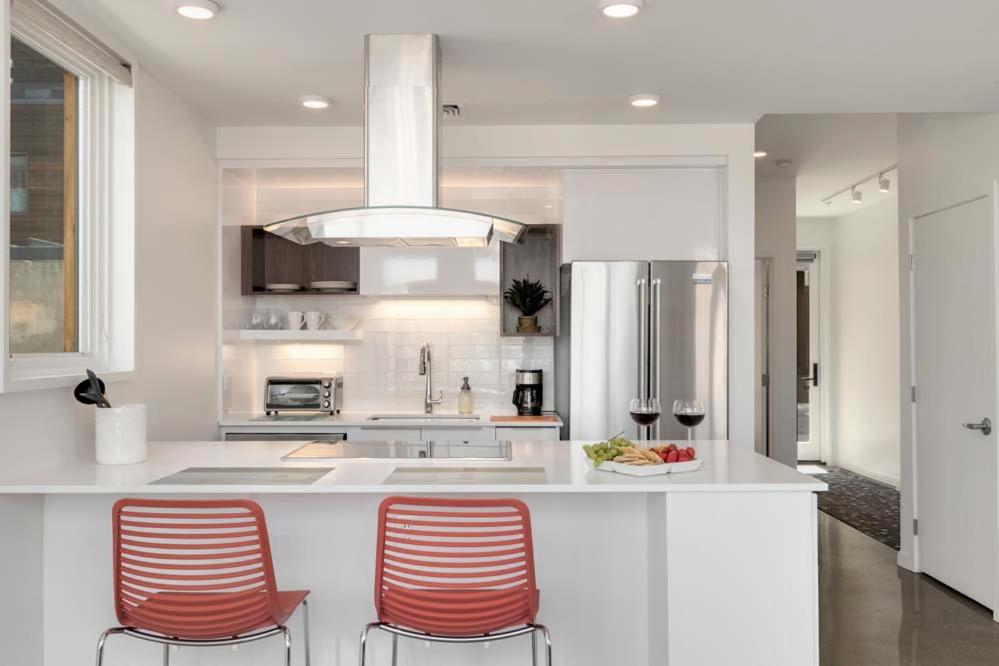 Modern Elegance on Linden - Walk, Bike Everywhere! view 5