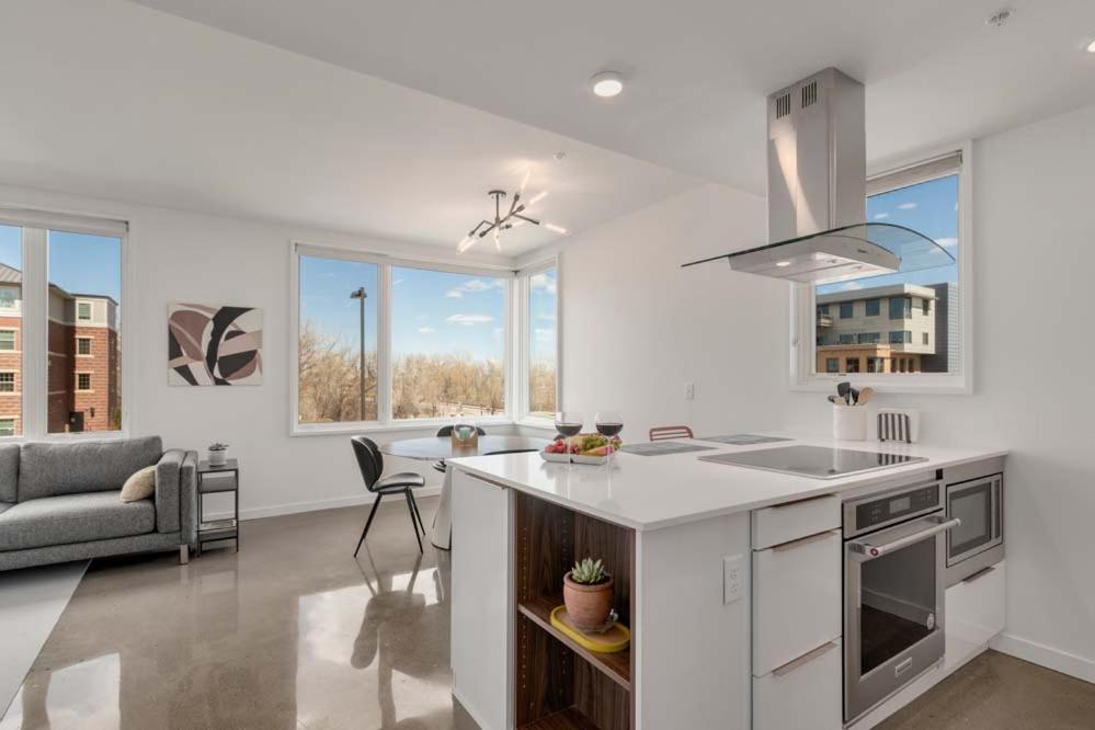 Modern Elegance on Linden - Walk, Bike Everywhere! view 3
