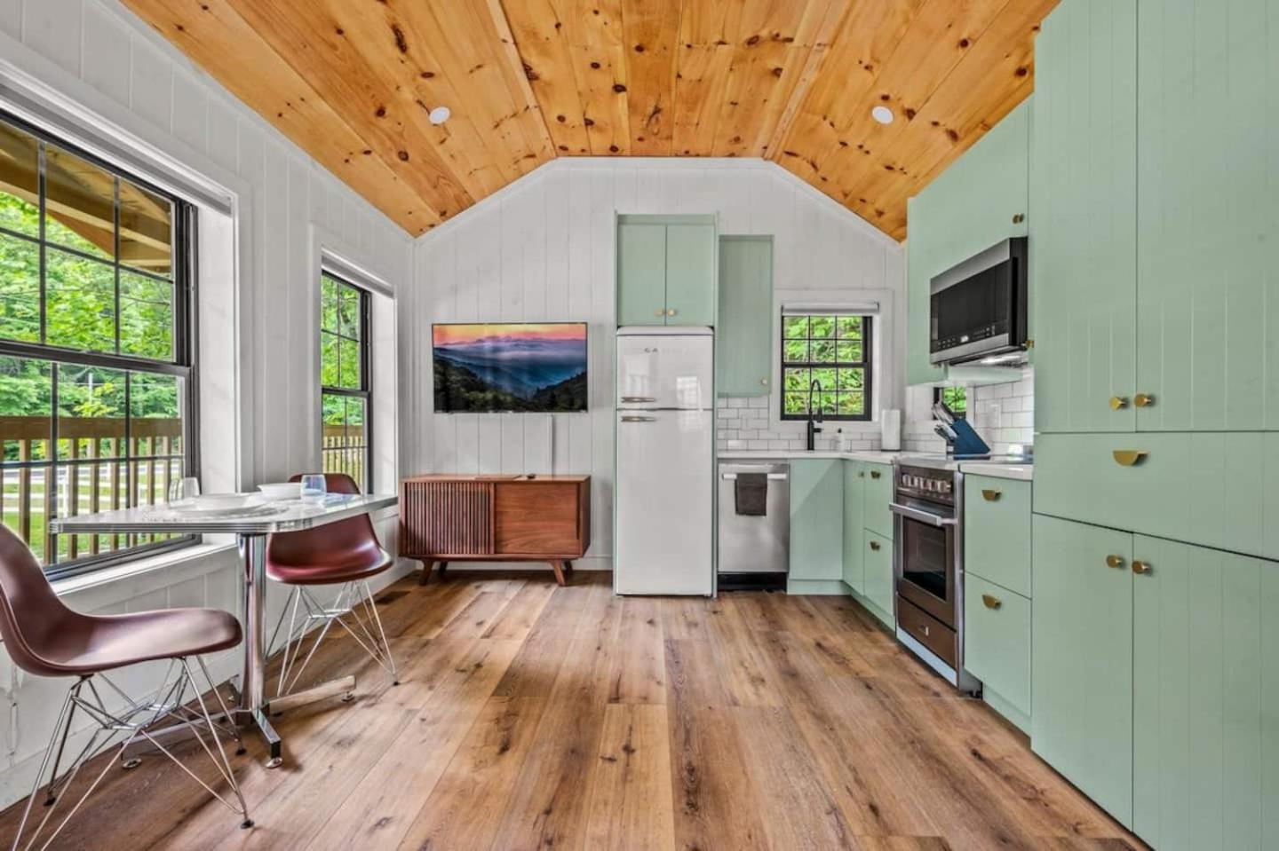 Gatlinburg - Pigeon Forge Vacations - Group Getaway, Modern Cabins Sleep 16, Gatlinburg - Property Image 171