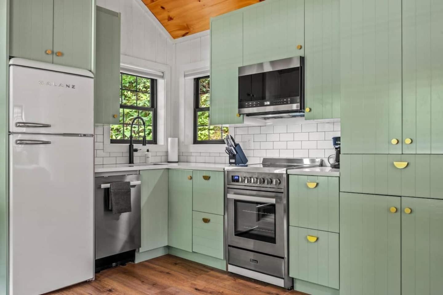 Gatlinburg - Pigeon Forge Vacations - Group Getaway, Modern Cabins Sleep 16, Gatlinburg - Property Image 174
