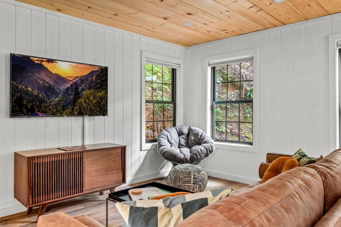 Gatlinburg - Pigeon Forge Vacations - Group Getaway, Modern Cabins Sleep 16, Gatlinburg - Property Image 195