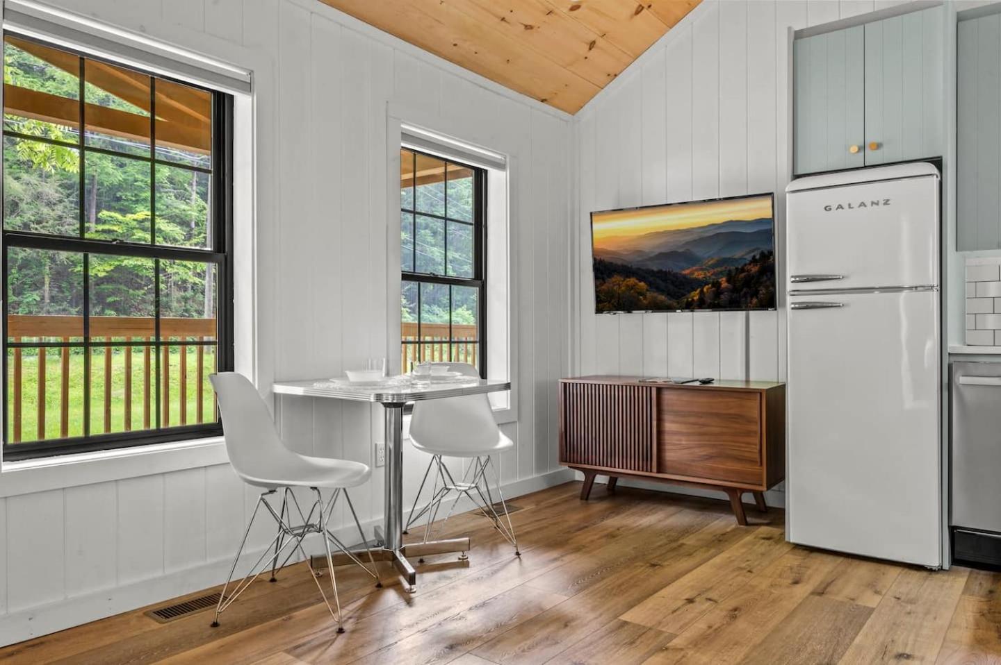 Gatlinburg - Pigeon Forge Vacations - Group Getaway, Modern Cabins Sleep 16, Gatlinburg - Property Image 199