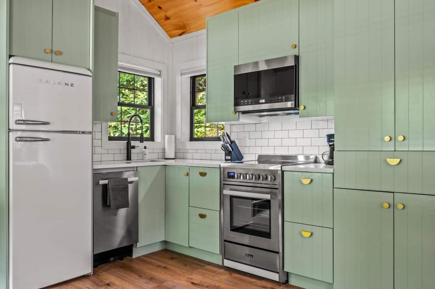 Gatlinburg - Pigeon Forge Vacations - Group Getaway, Modern Cabins Sleep 16, Gatlinburg - Property Image 27