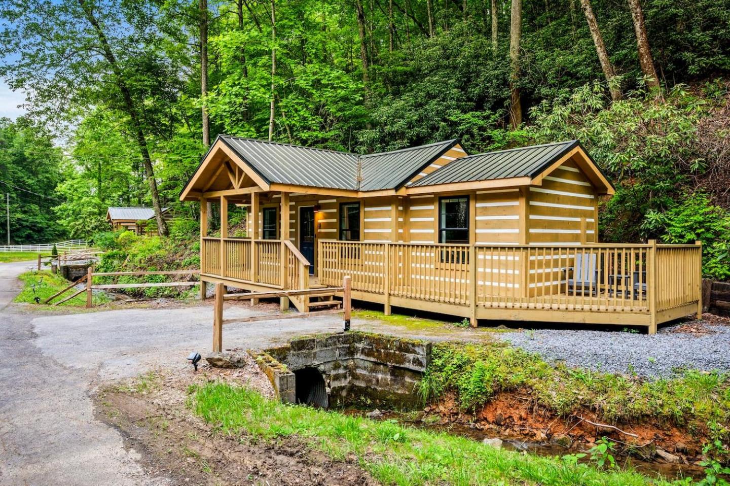 Gatlinburg - Pigeon Forge Vacations - Group Getaway, Modern Cabins Sleep 16, Gatlinburg - Property Image 82