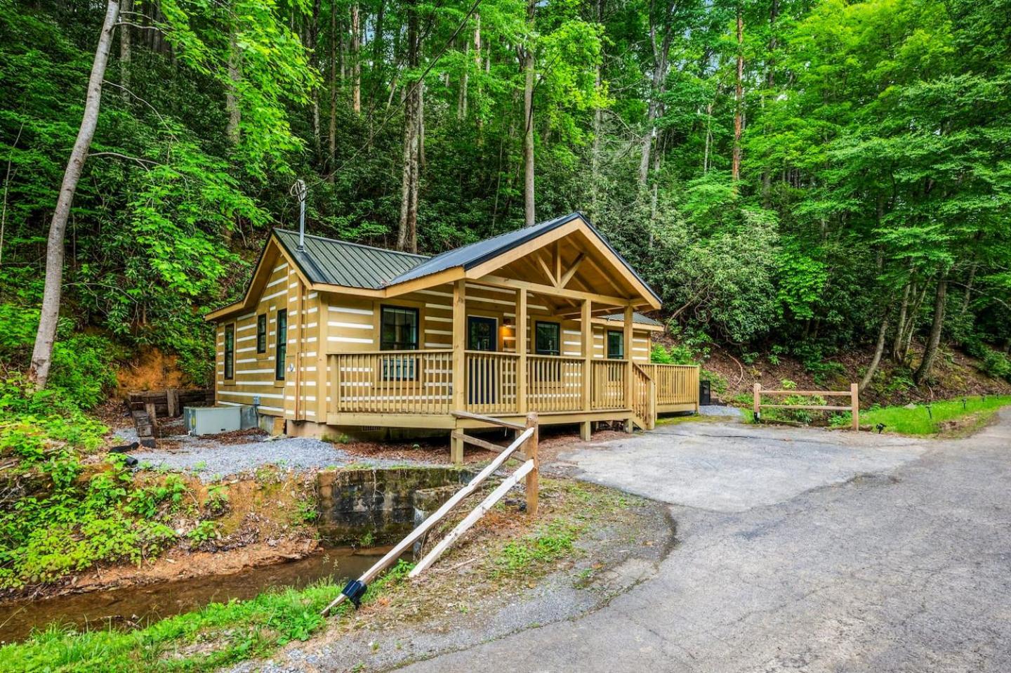 Gatlinburg - Pigeon Forge Vacations - Group Getaway, Modern Cabins Sleep 16, Gatlinburg - Property Image 84