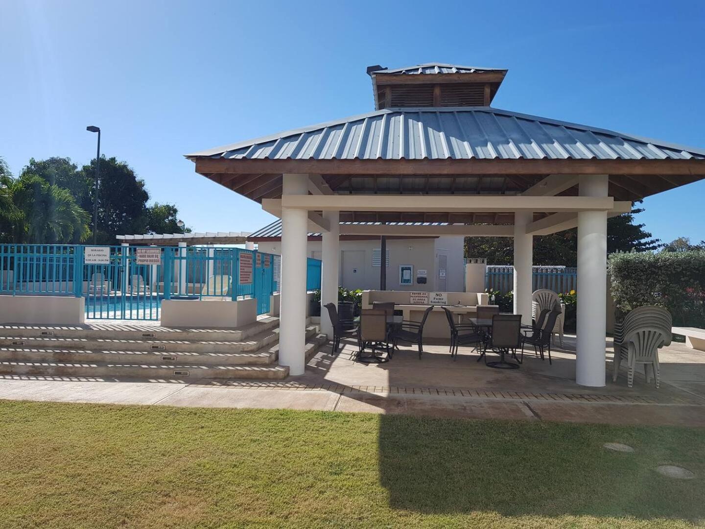 Family Friendly Escape, Pool & Close to Beach Fun view 4