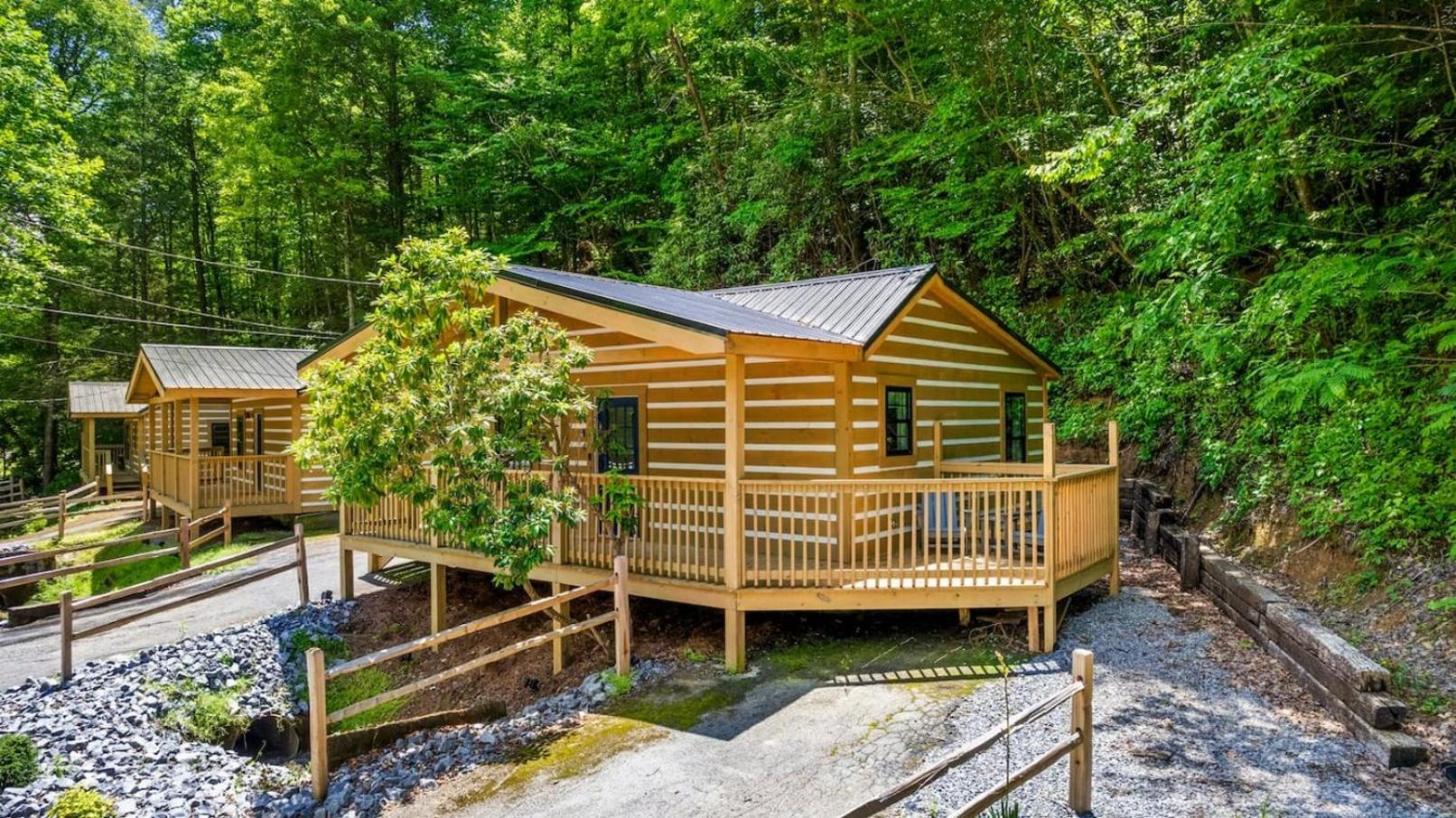 Gatlinburg - Pigeon Forge Vacations - Group Getaway, Modern Cabins Sleep 16, Gatlinburg - Property Image 86