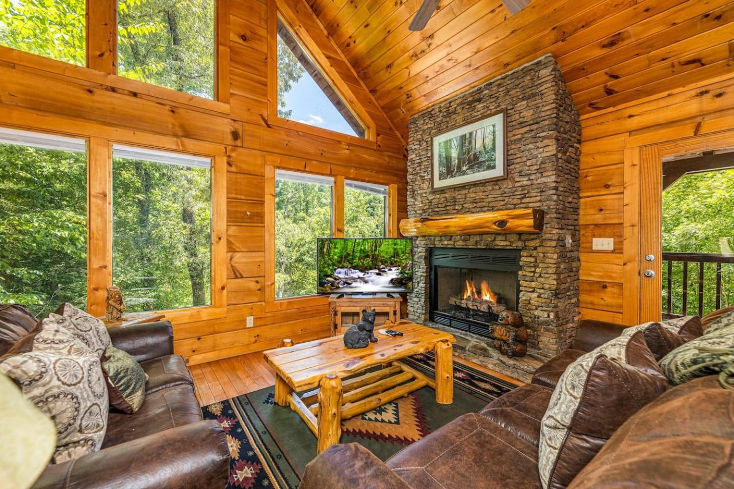 Dog Friendly Secluded Cabin Whot-tub & Sleeps 12 view 2