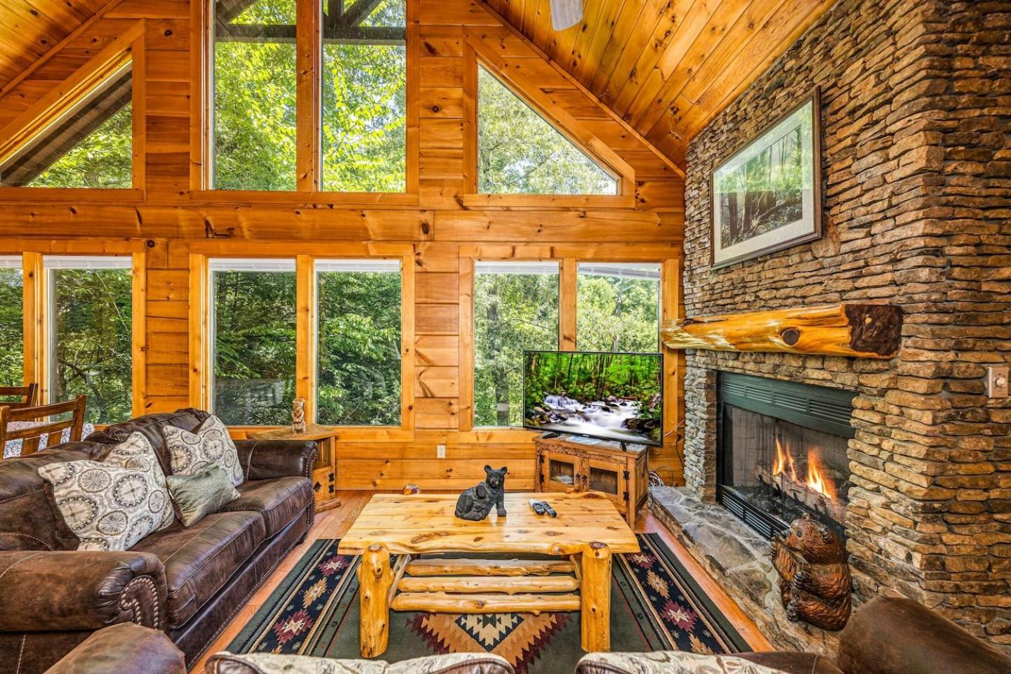 Dog Friendly Secluded Cabin Whot-tub & Sleeps 12 view 3