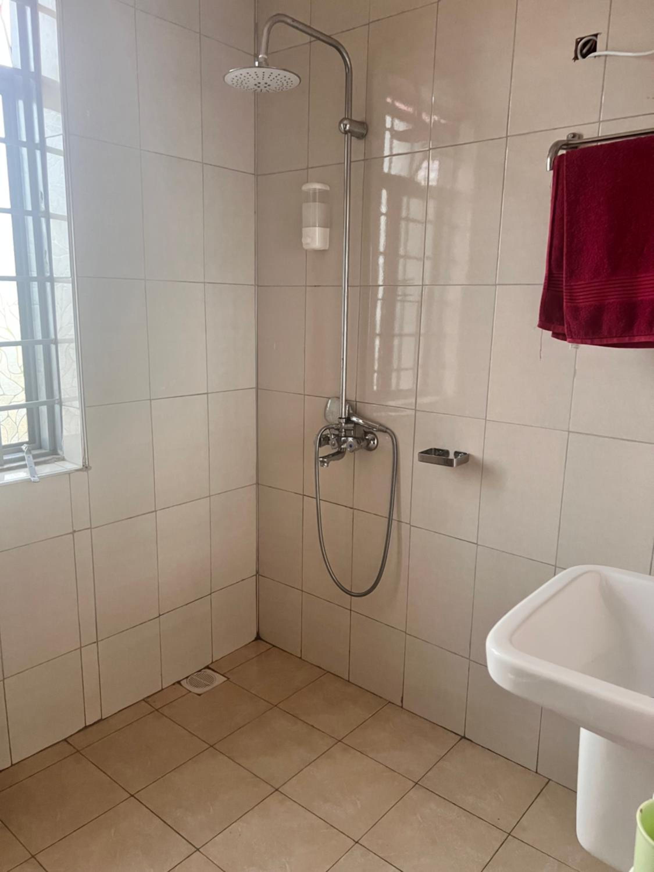 Budget Cozy home in Kampala view 4