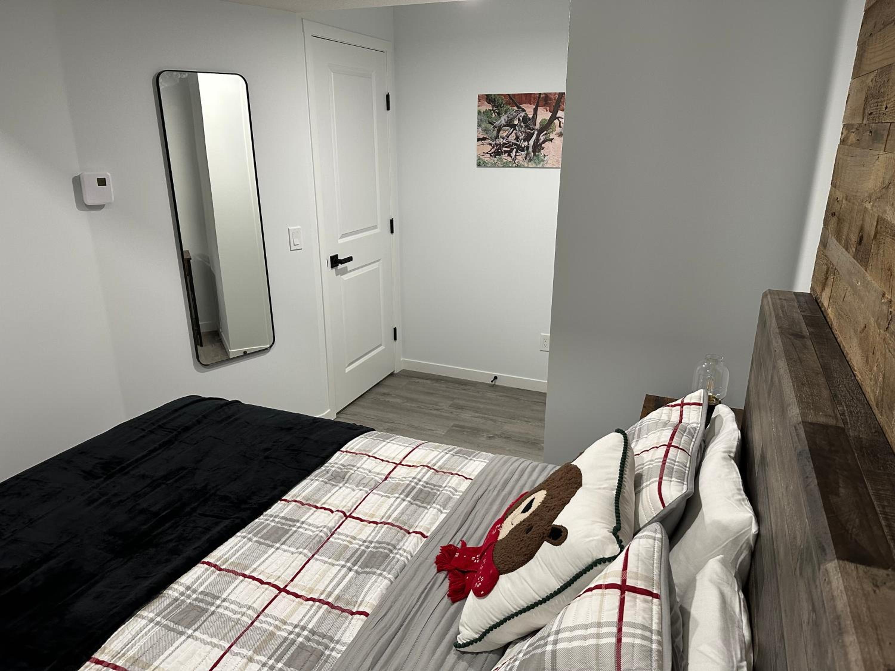 2-Bed Rustic Charm Below