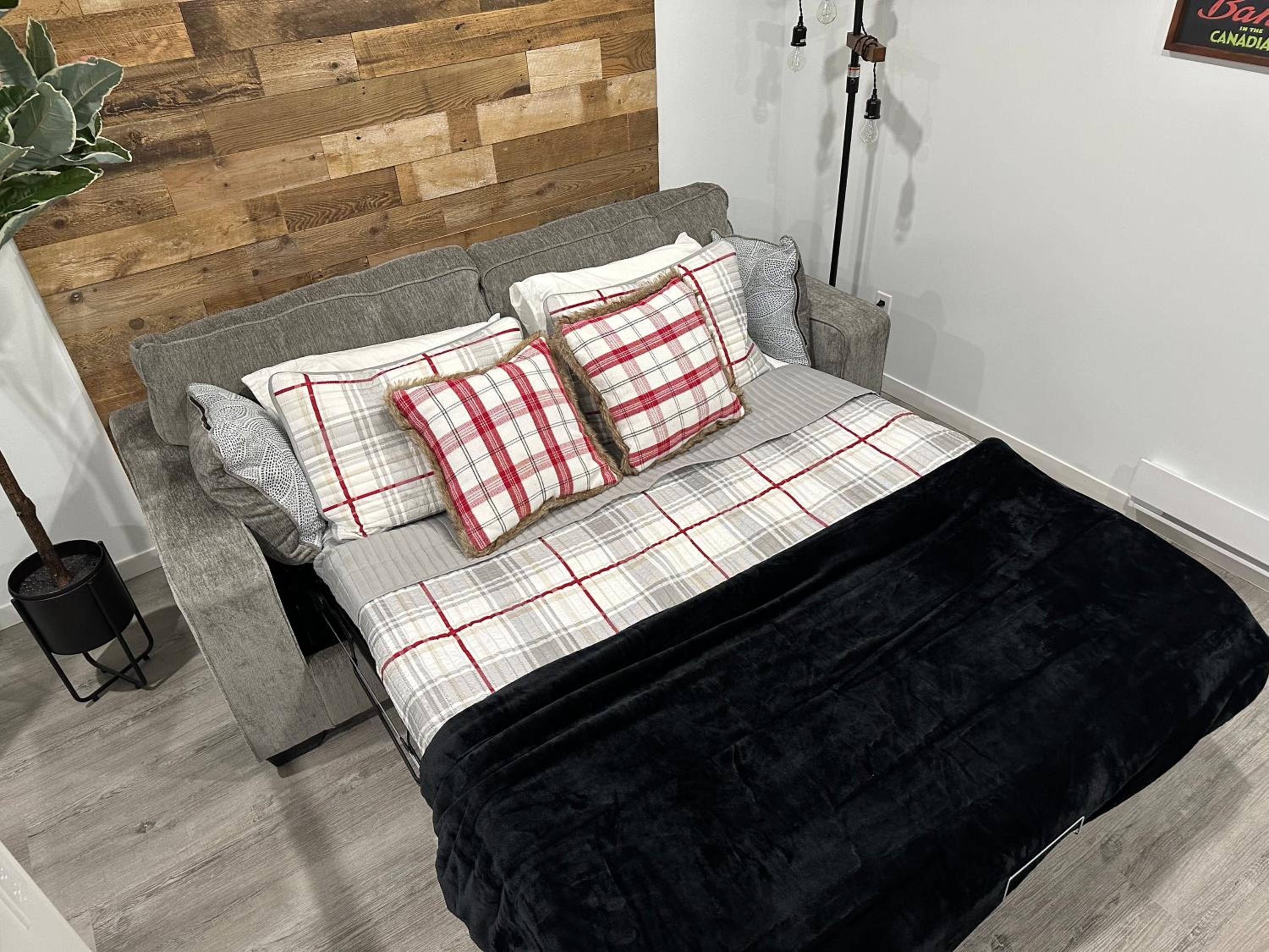 2-Bed Rustic Charm Below