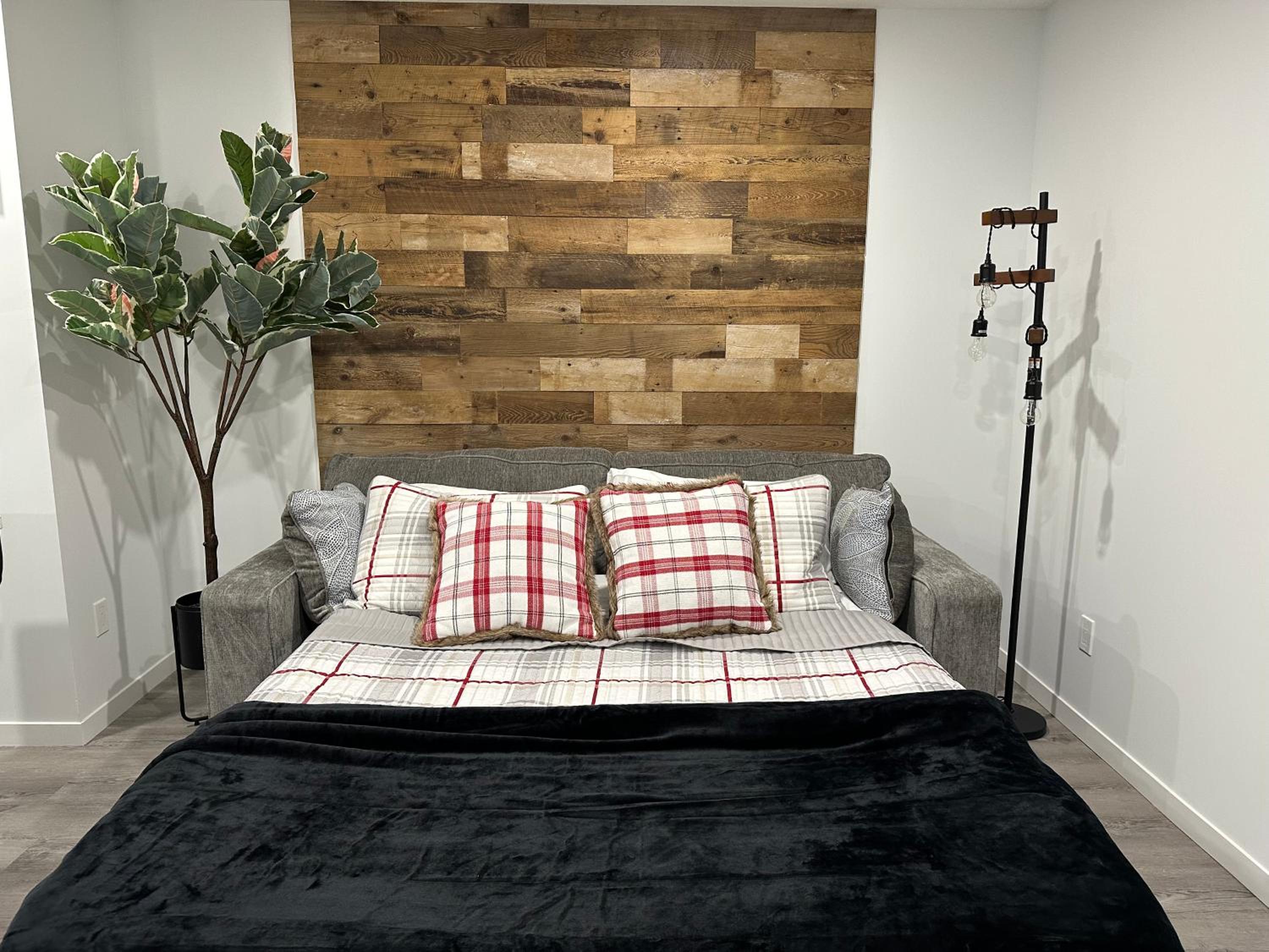2-Bed Rustic Charm Below