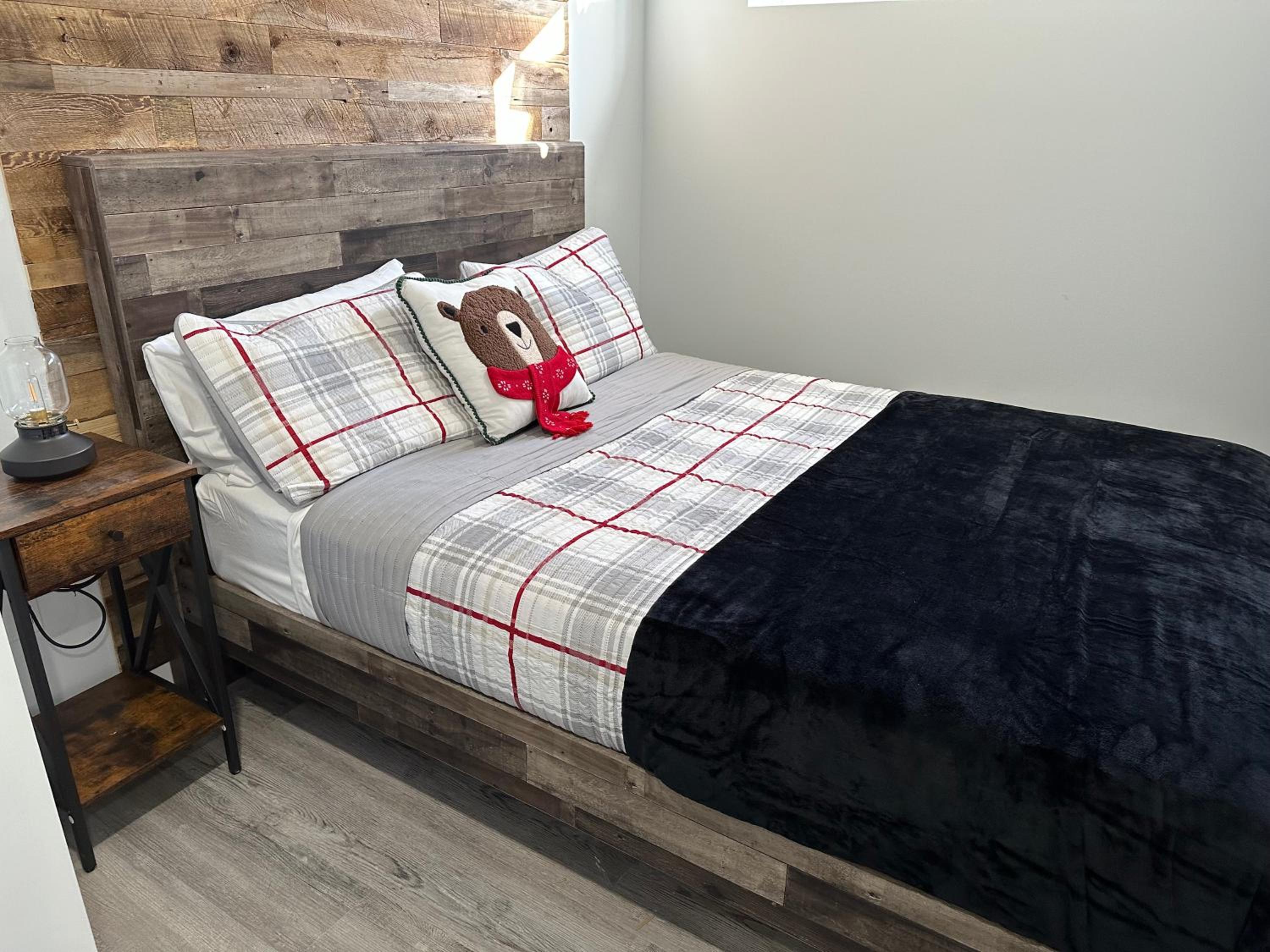 2-Bed Rustic Charm Below